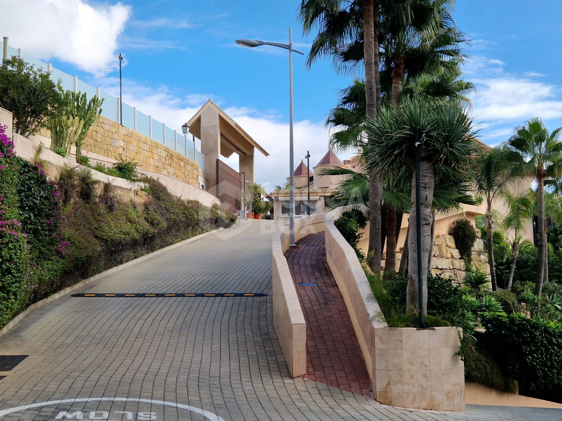 Stunning Corner Ground-Floor Apartment in Vista Real Urbanisation