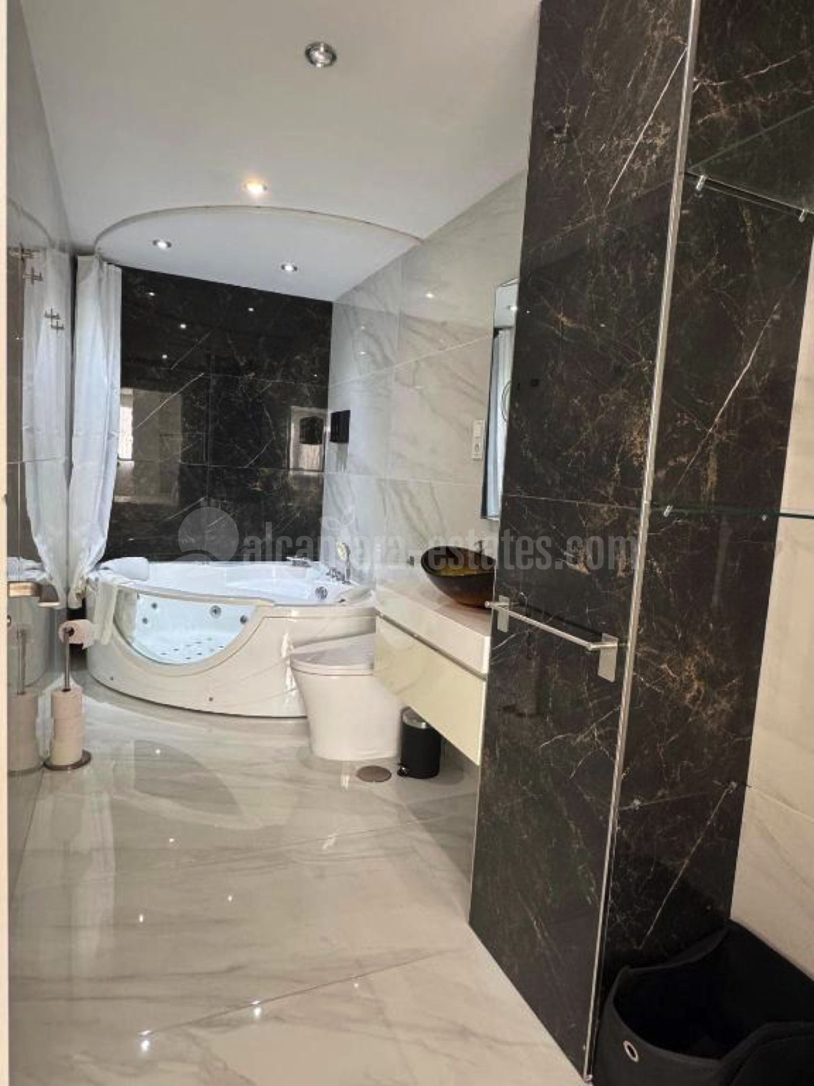 Apartment in Playa Bajadilla - Puertos, Marbella