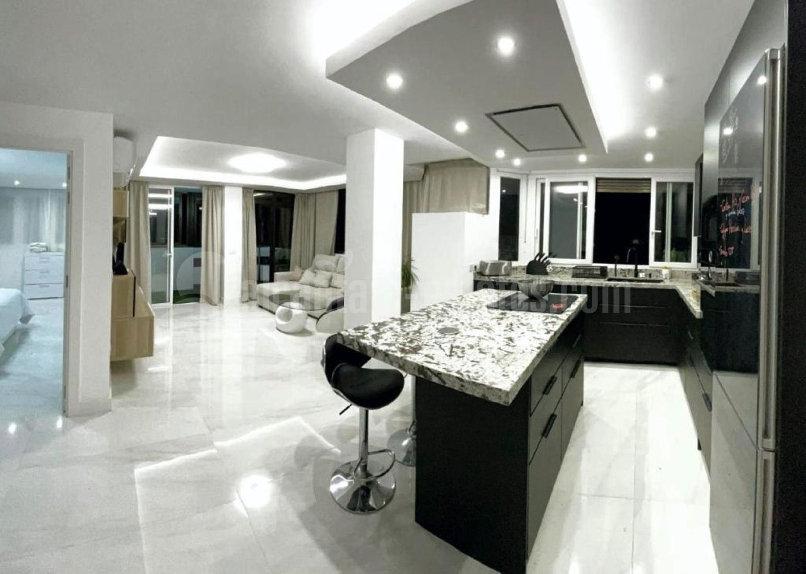 Apartment in Playa Bajadilla - Puertos, Marbella