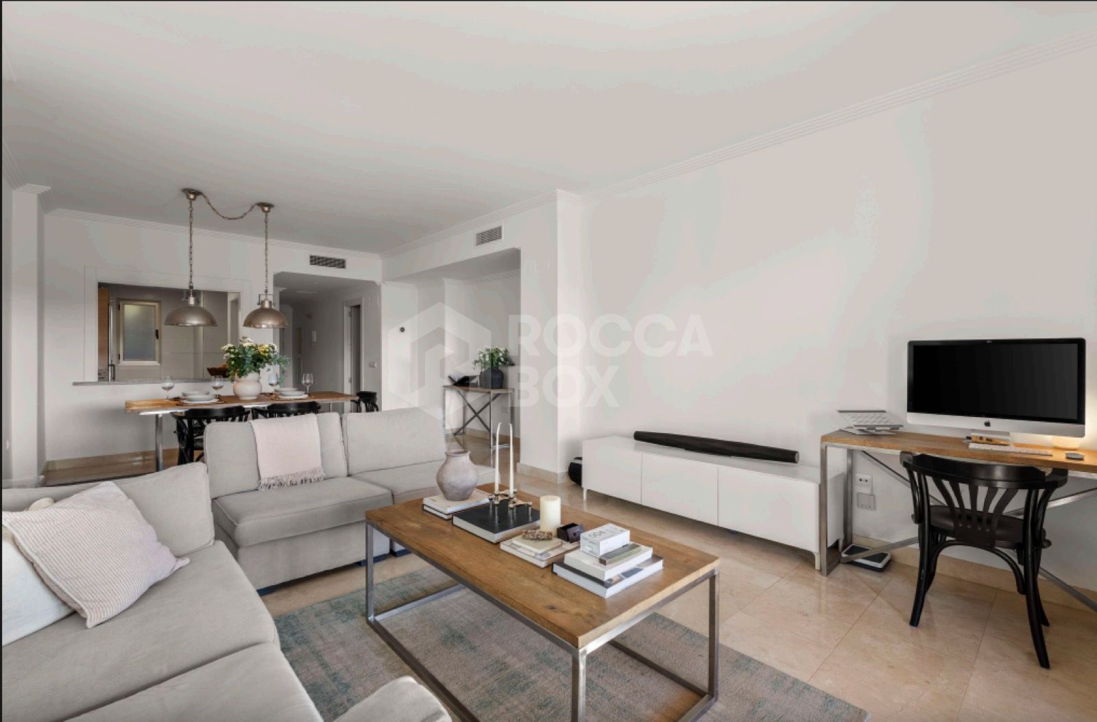 Cosy 2-Bedroom Ground-Floor Apartment with Sea and Mountain Views