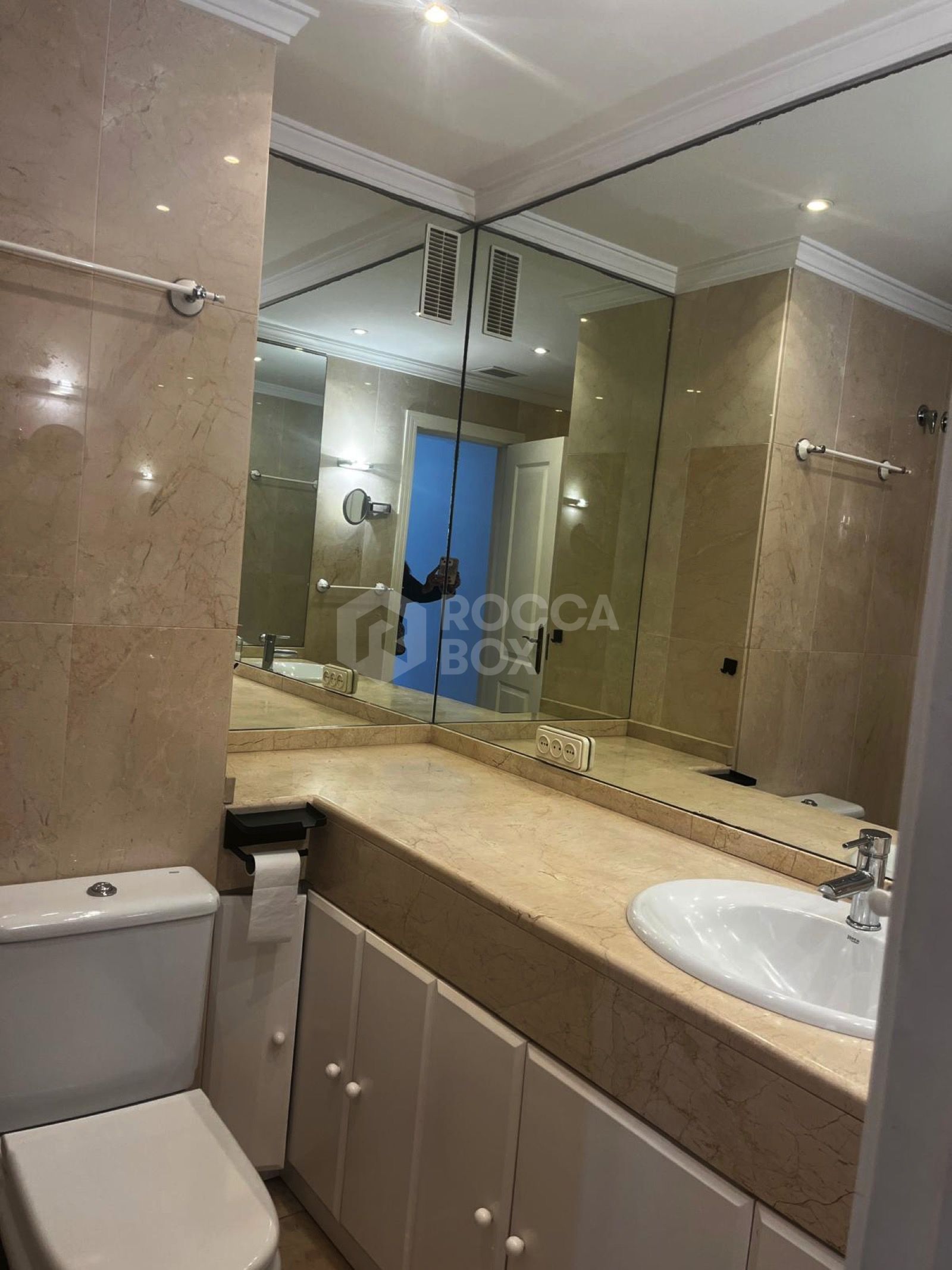 Spectacular Corner Apartment in the Prestigious Golden Mile