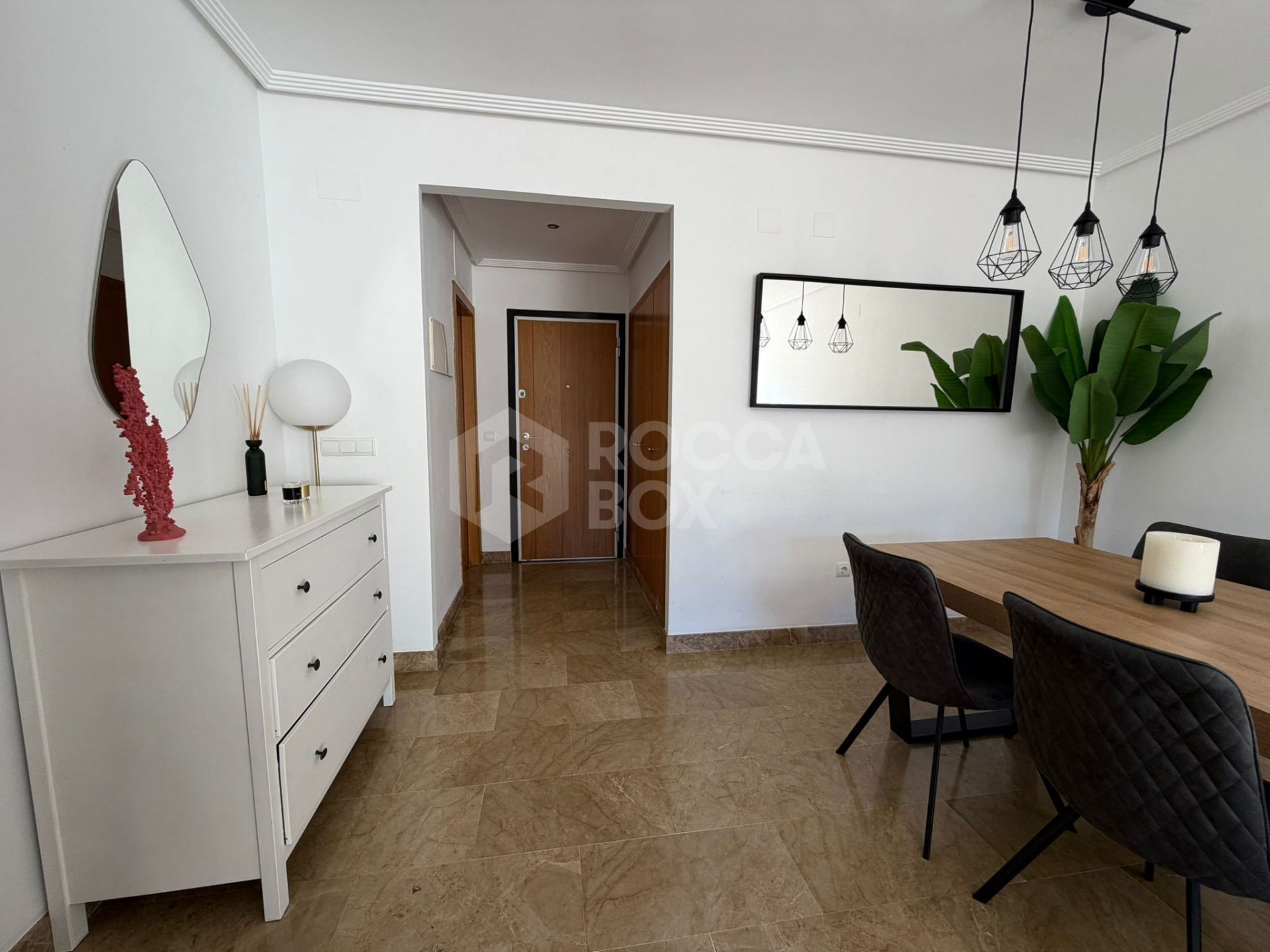 Spacious Apartment with Expansive Terrace in La Concha-Resina Golf