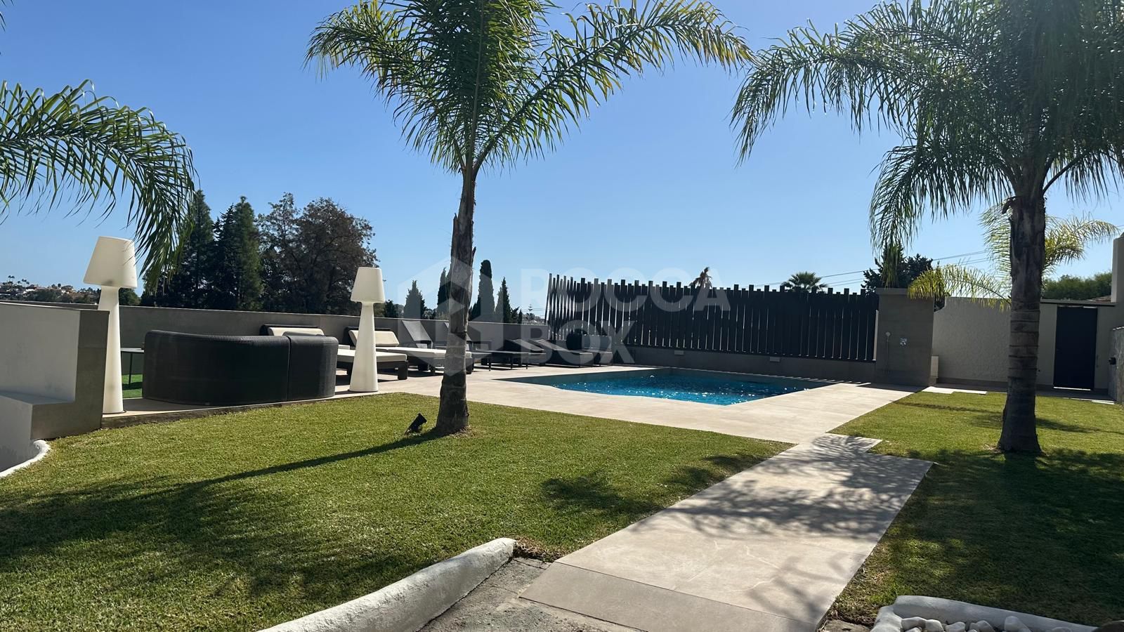 Charming Detached Villa with Expansion Potential and Stunning La Concha Views