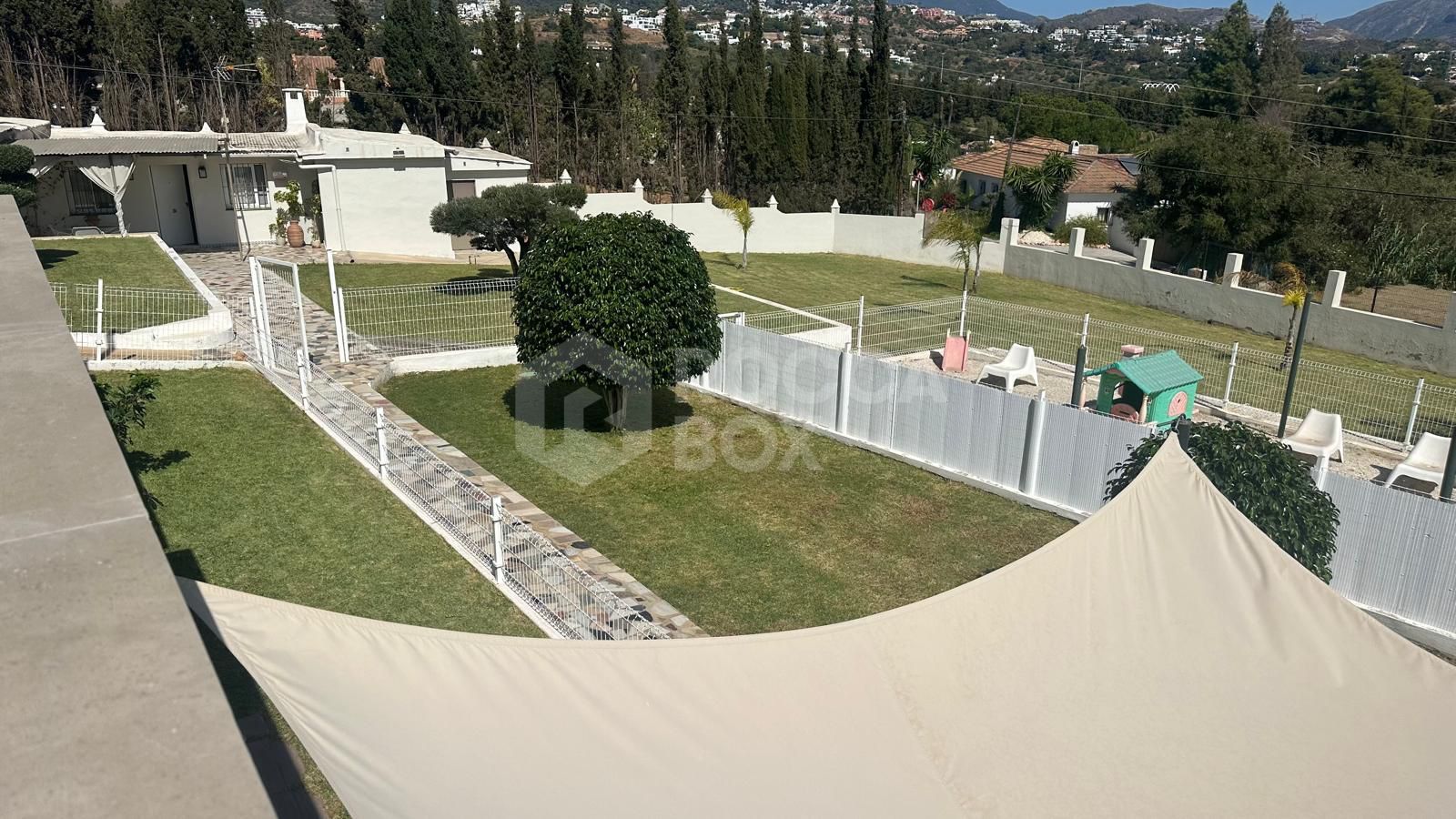 Charming Detached Villa with Expansion Potential and Stunning La Concha Views