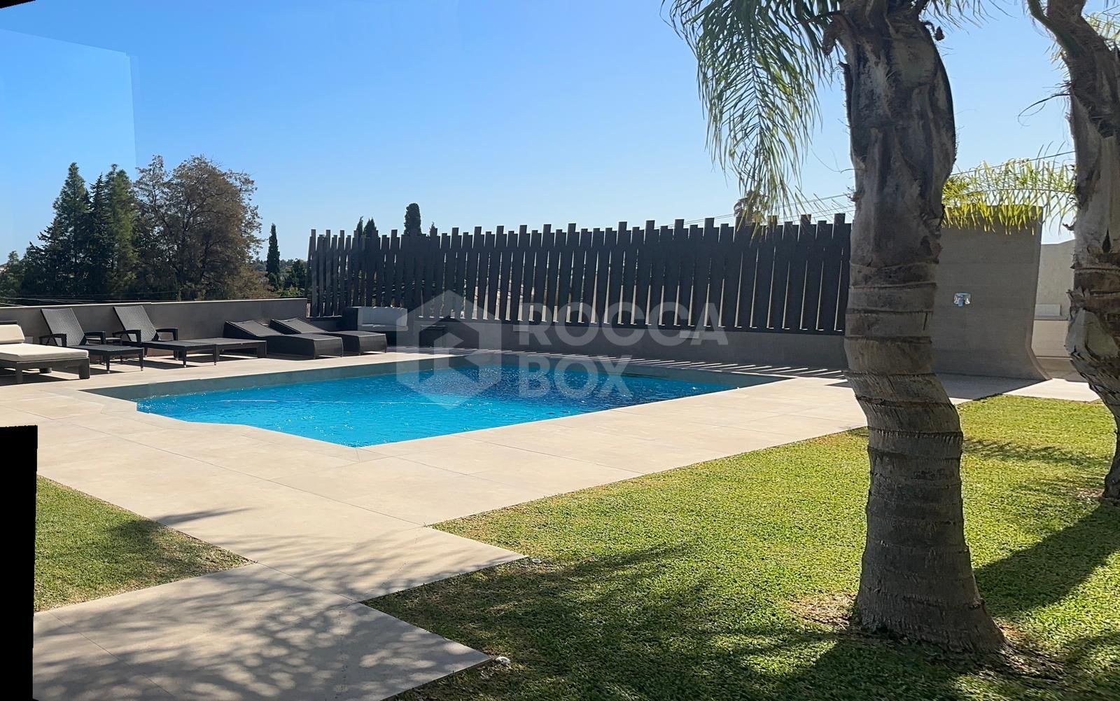 Charming Detached Villa with Expansion Potential and Stunning La Concha Views