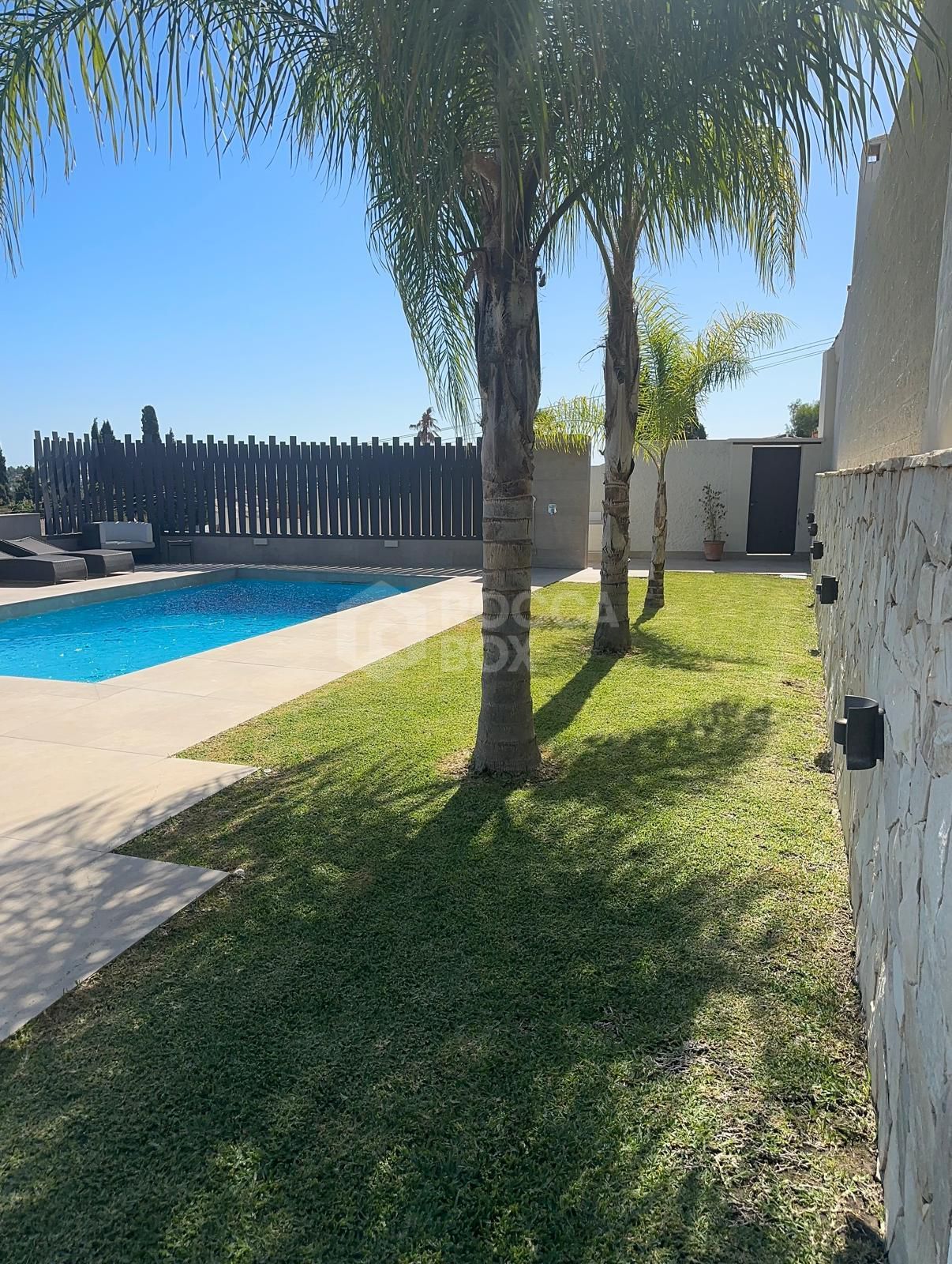 Charming Detached Villa with Expansion Potential and Stunning La Concha Views