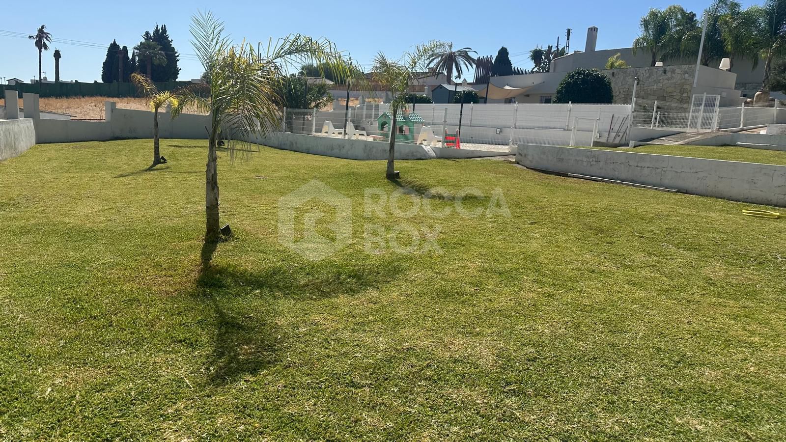 Charming Detached Villa with Expansion Potential and Stunning La Concha Views