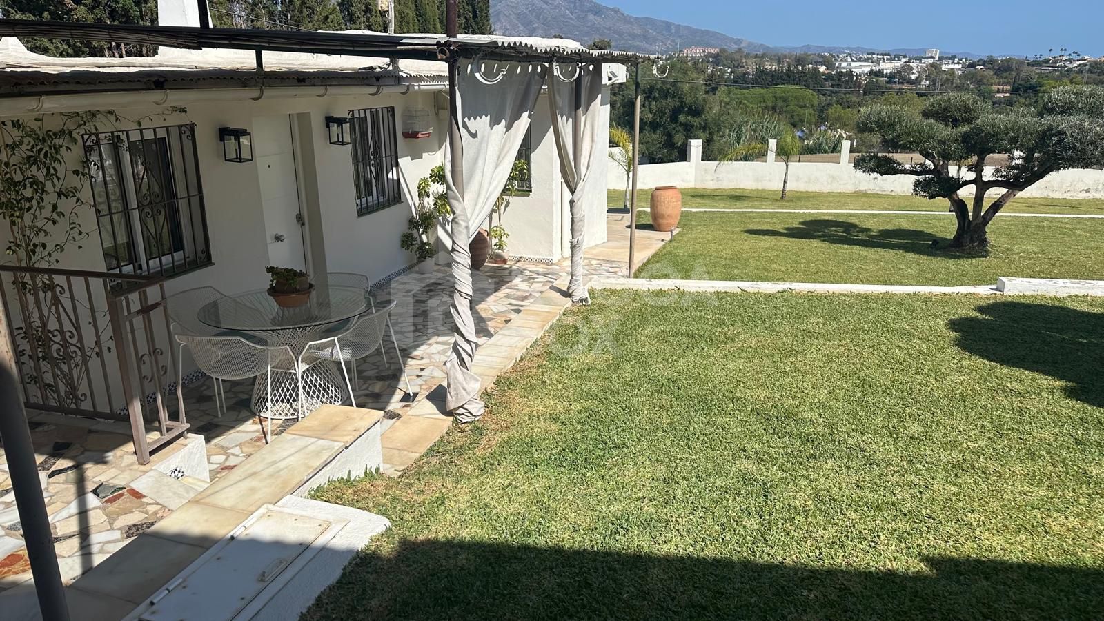 Charming Detached Villa with Expansion Potential and Stunning La Concha Views