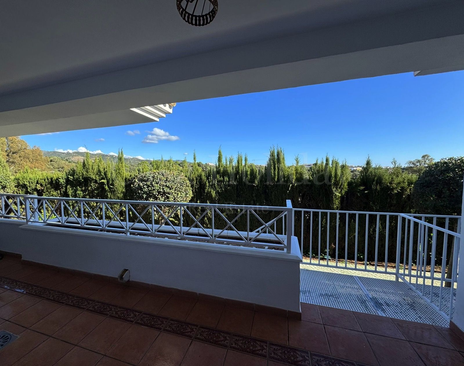Apartamento Planta Baja en Las Lomas de Rio Real, Marbella