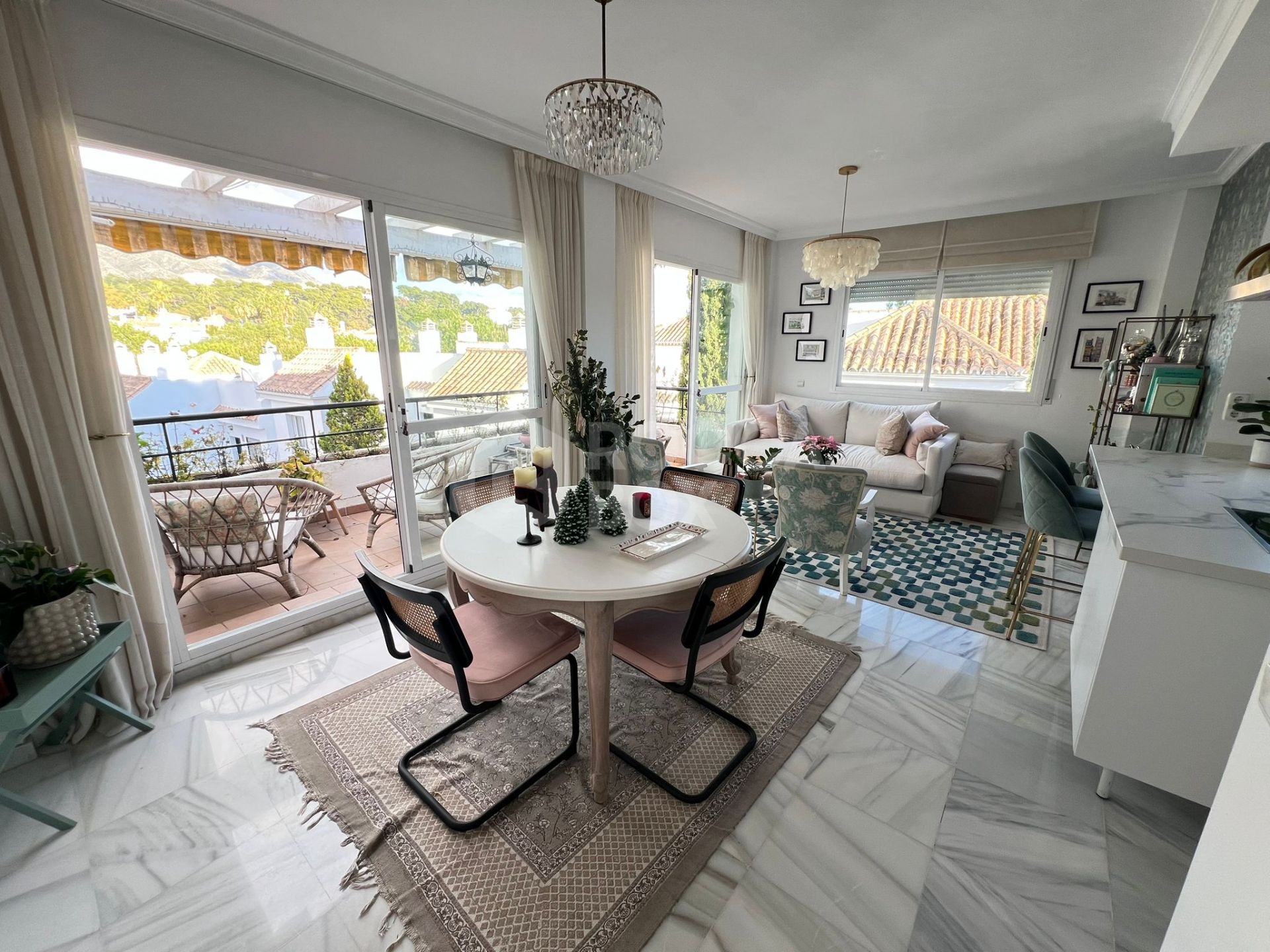 Stunning Recently Renovated Penthouse in Señorio de Gonzaga