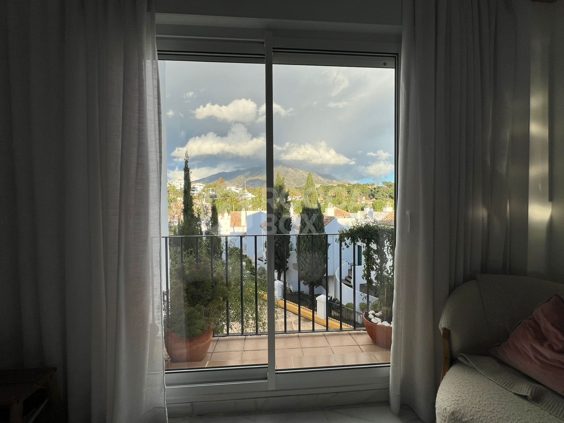 Stunning Recently Renovated Penthouse in Señorio de Gonzaga