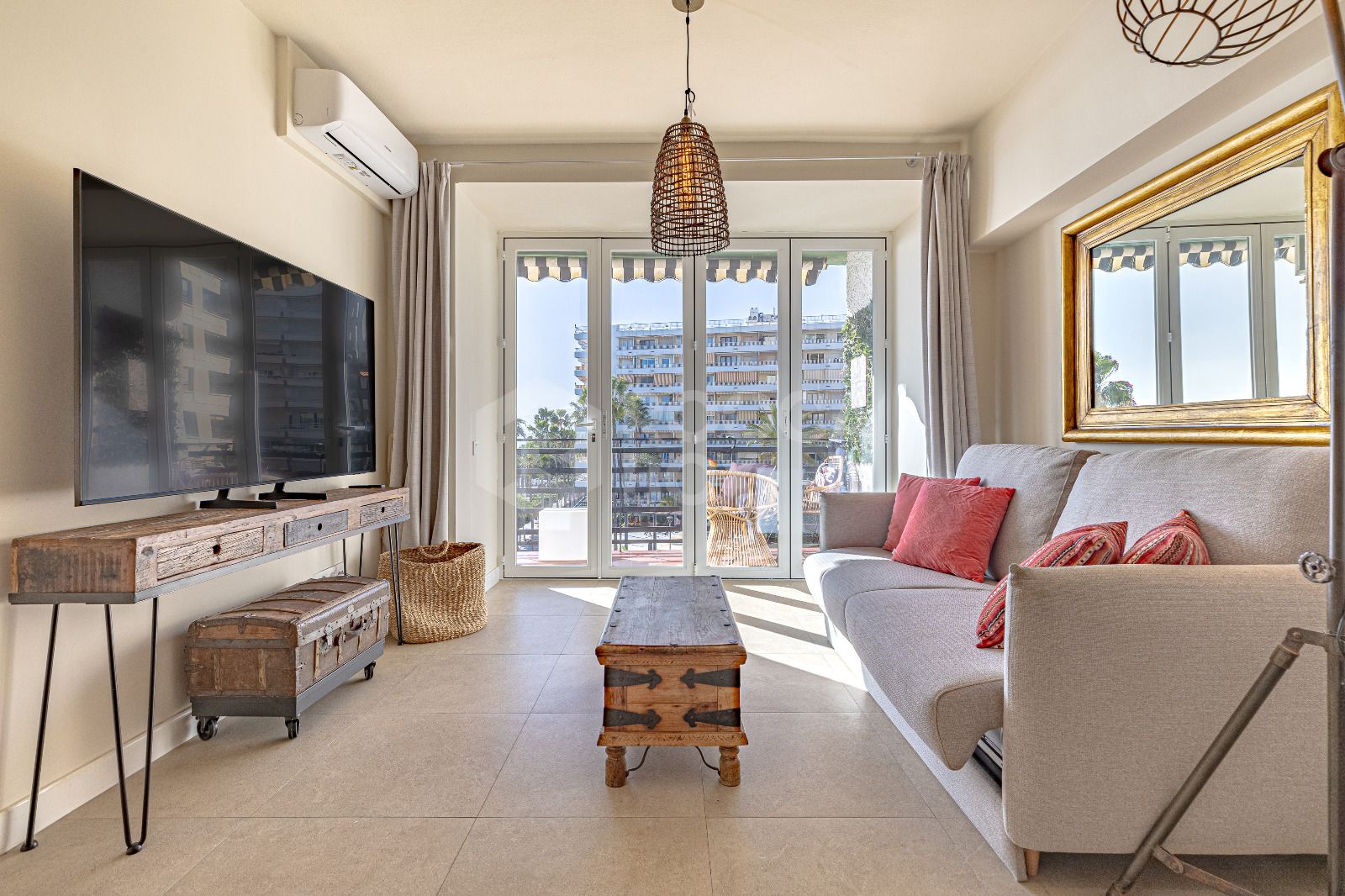 Beachfront 1-Bedroom Apartment with Panoramic Sea Views & 24/7 Concierge