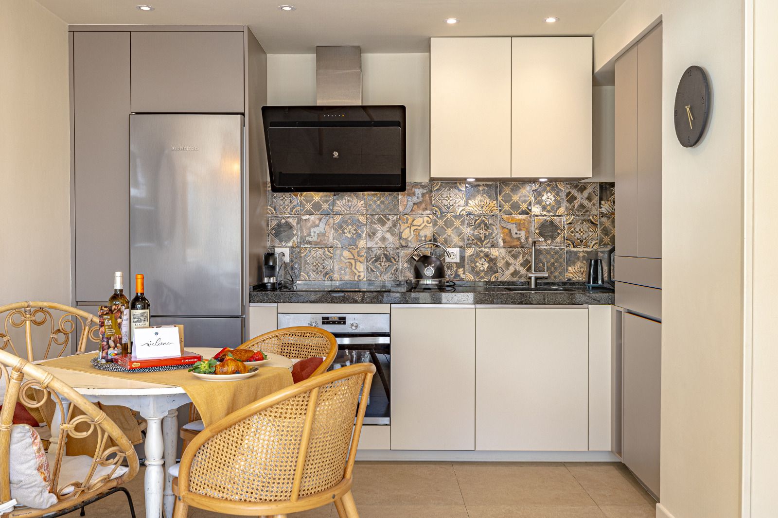 Beachfront 1-Bedroom Apartment with Panoramic Sea Views & 24/7 Concierge