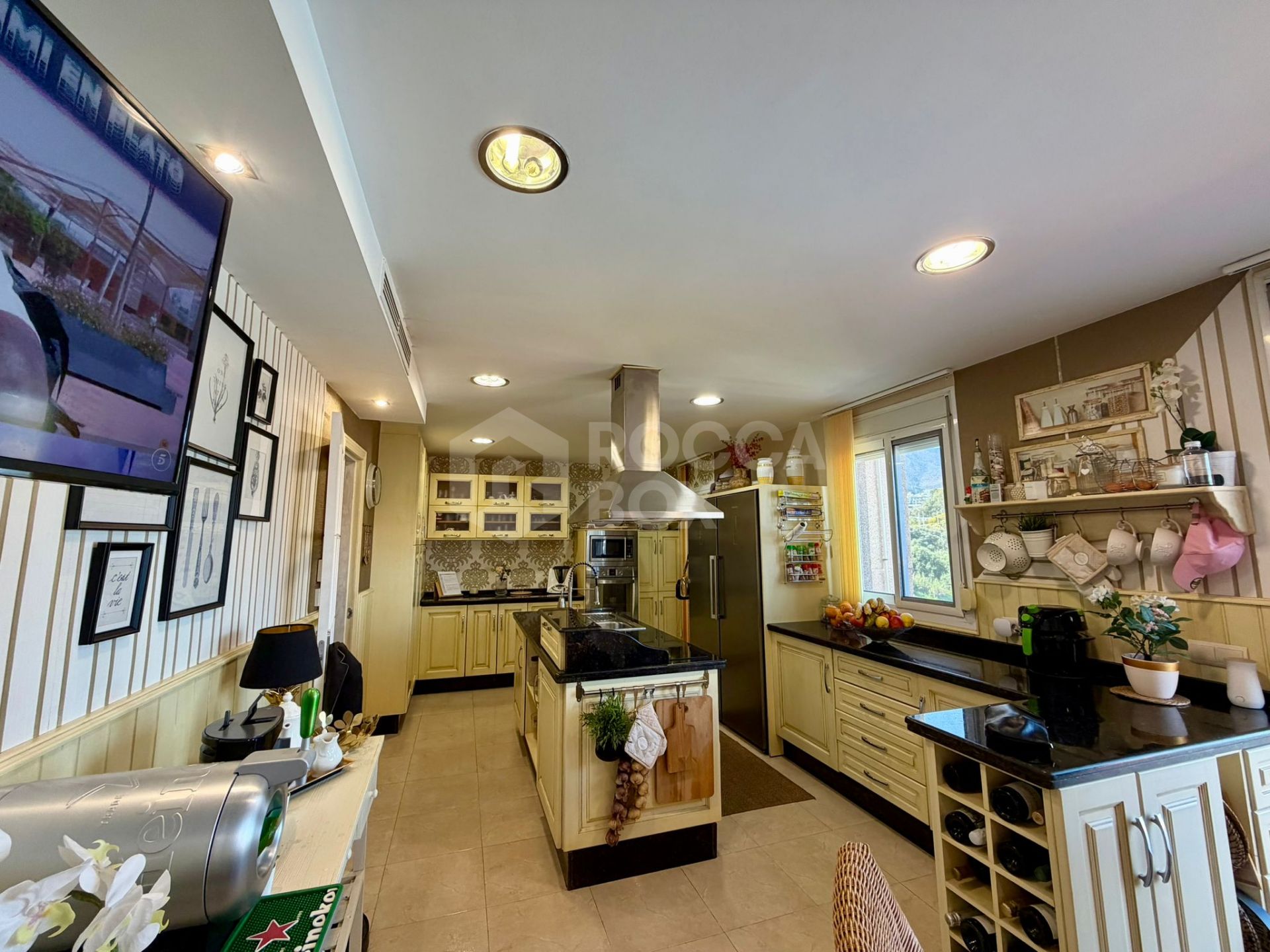 Spacious Modern Penthouse with Large Terrace