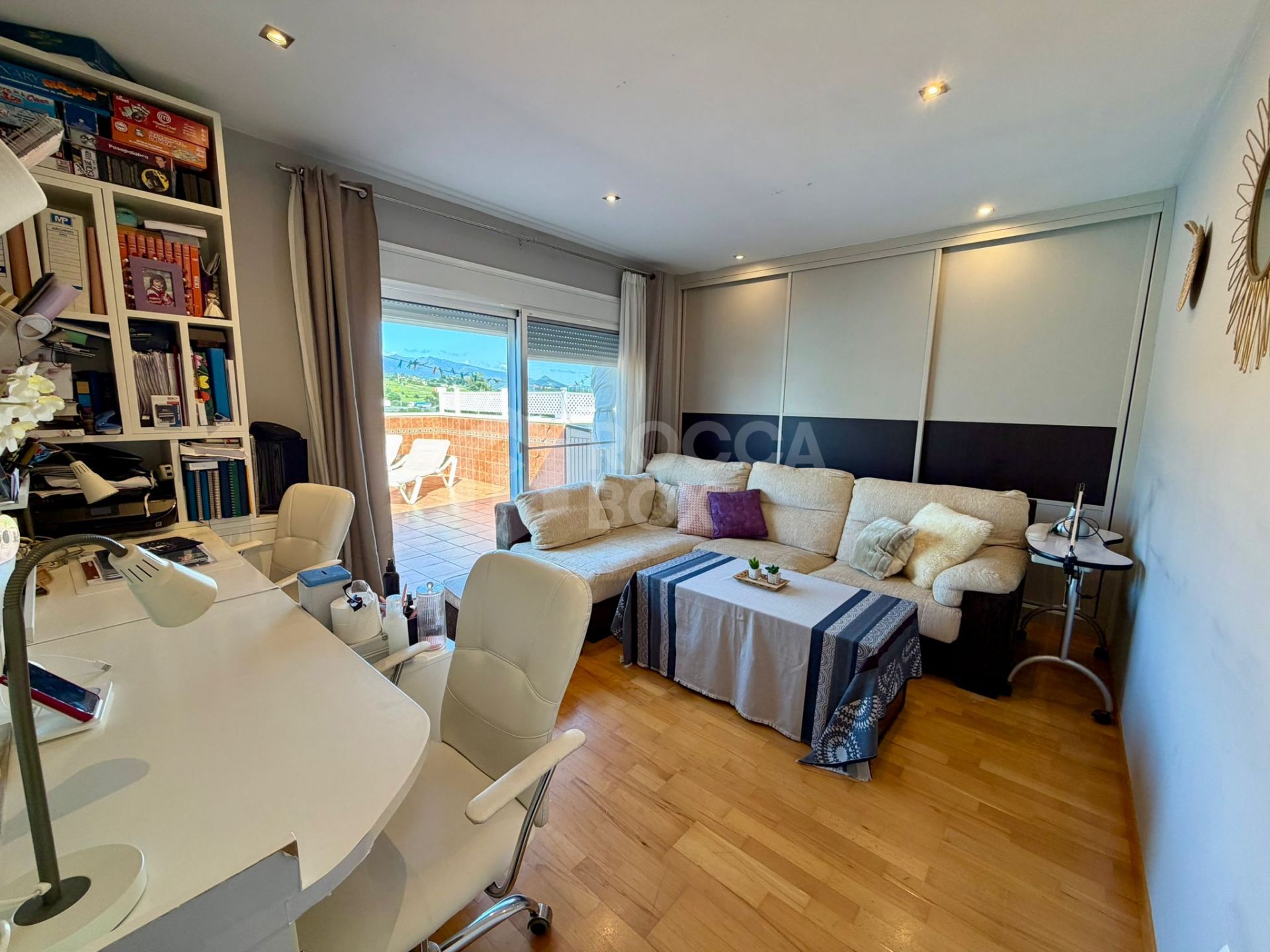 Spacious Modern Penthouse with Large Terrace