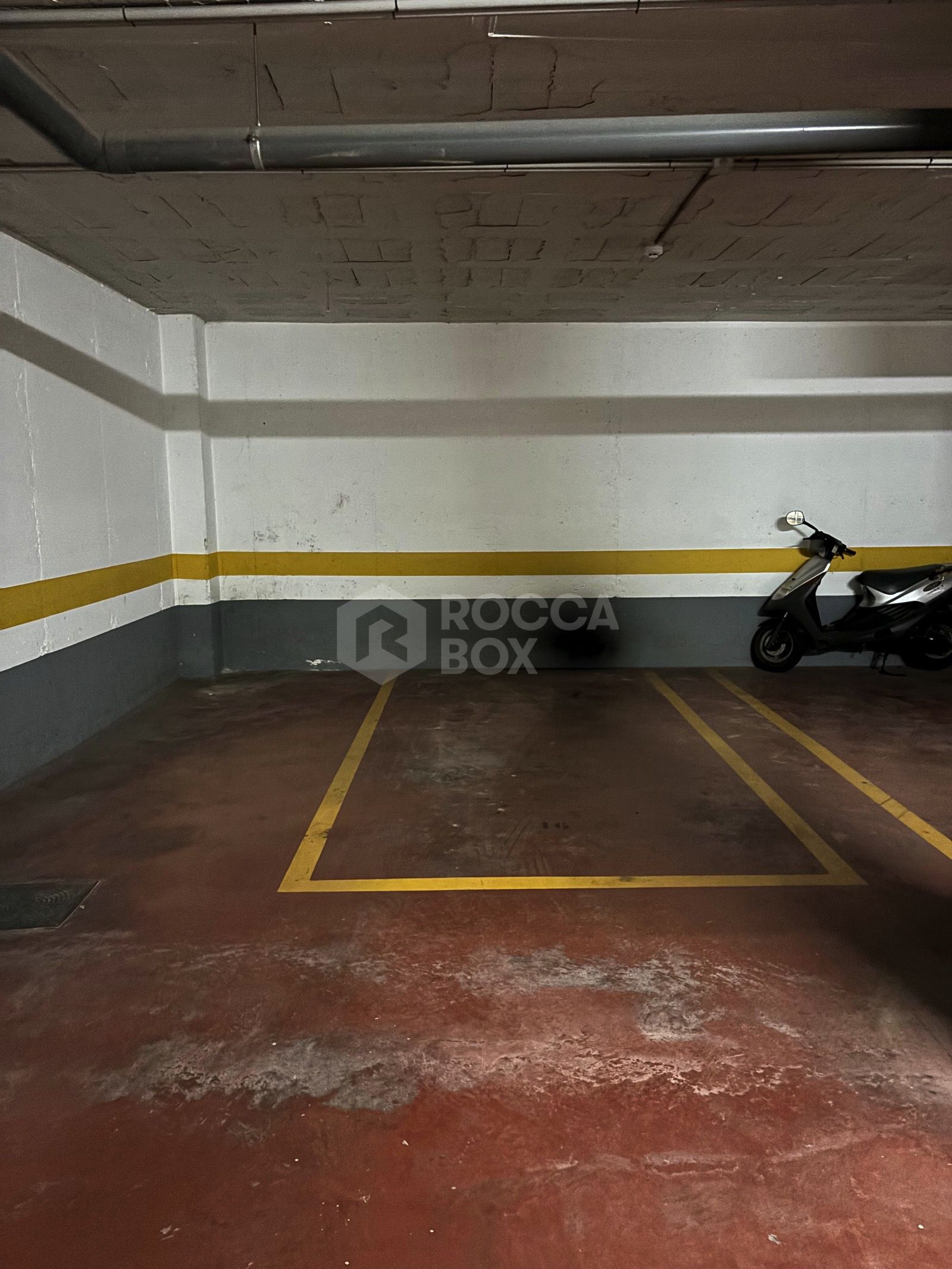 Charming 2-Bedroom Ground-Floor Apartment with a Terrace & Private Garage