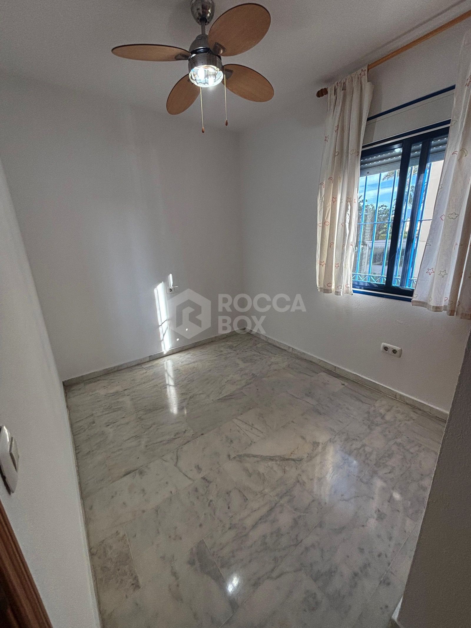 Charming 2-Bedroom Ground-Floor Apartment with a Terrace & Private Garage