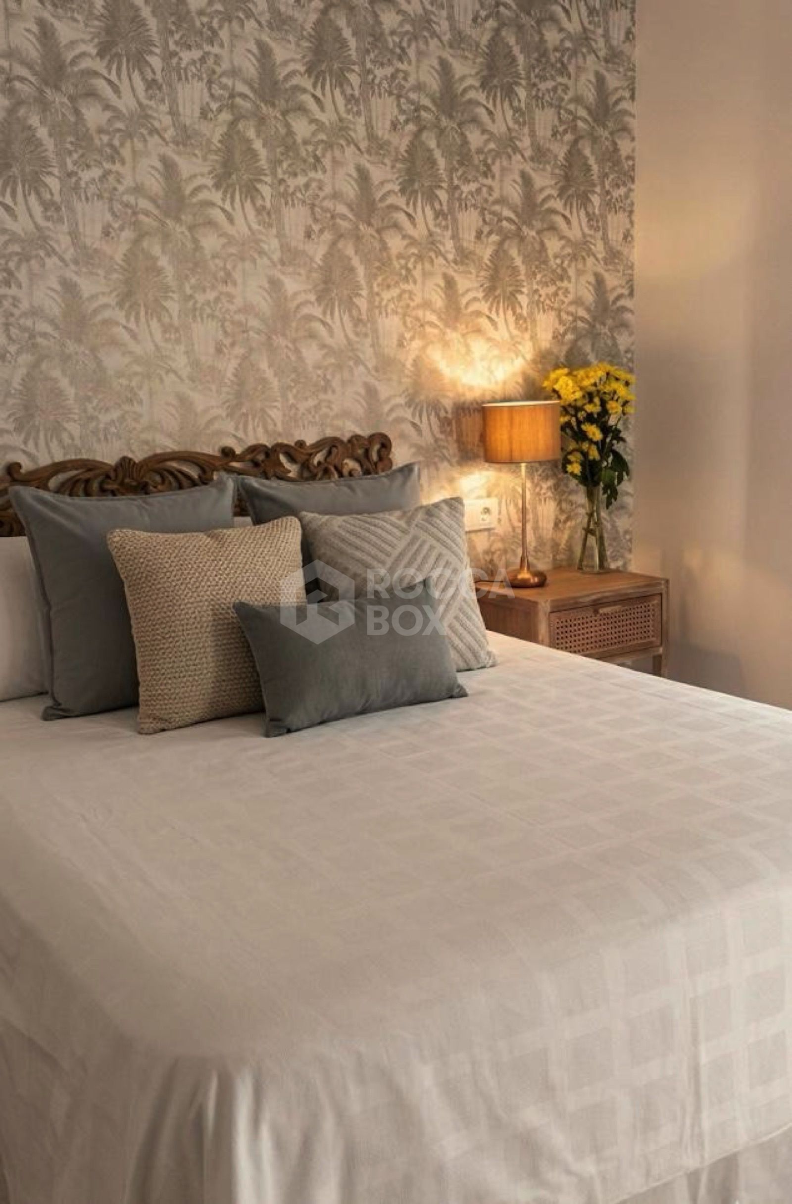 Elegant 2-Bedroom Marina-View Apartment