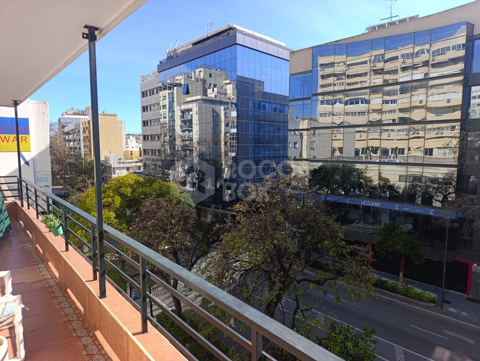Prime Central Apartment on Avenida Ricardo Soriano