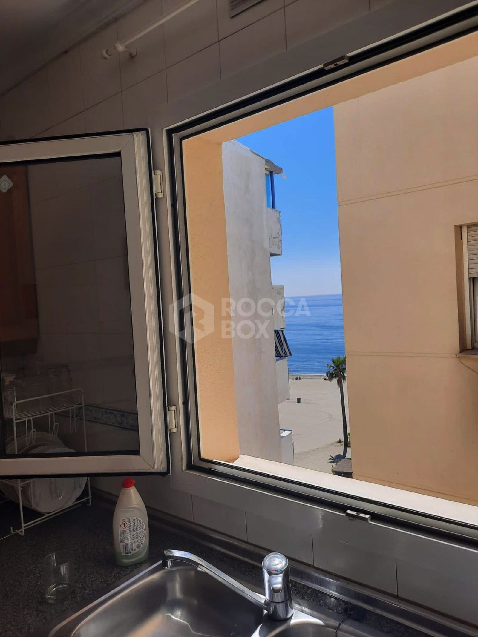 Cozy High-Floor Apartment on Estepona's Iconic Beachfront