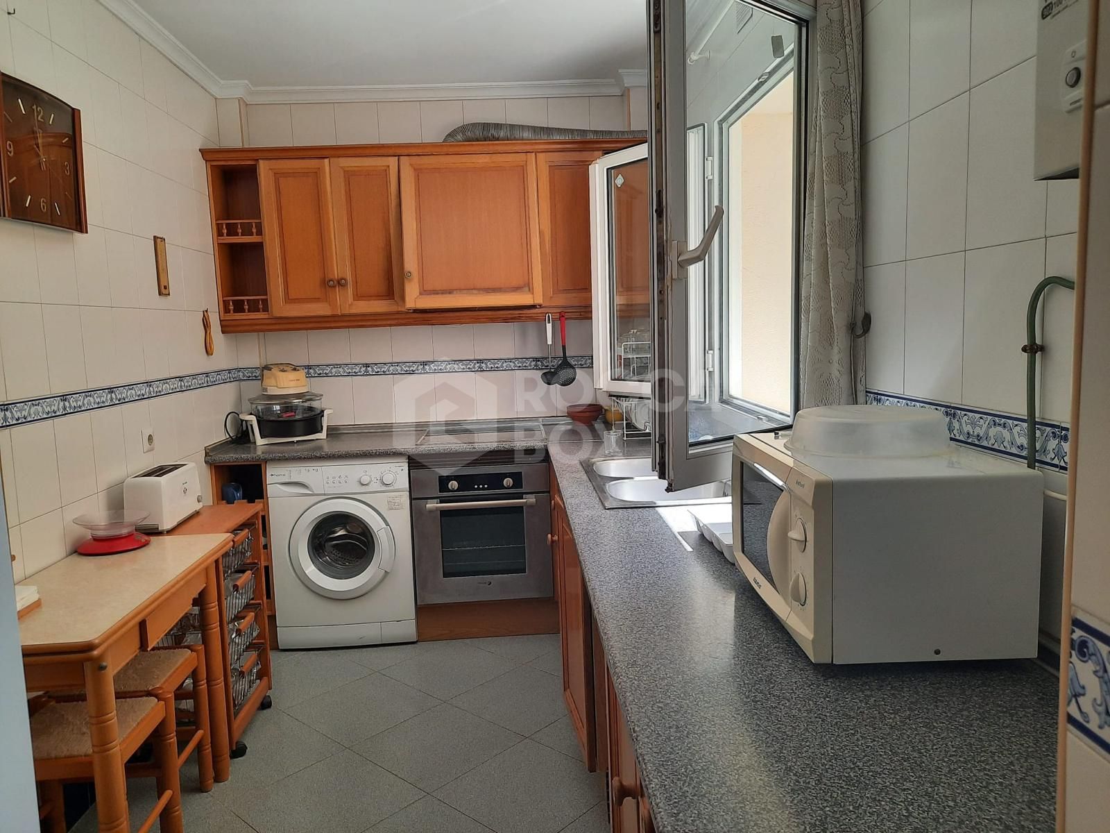 Cozy High-Floor Apartment on Estepona's Iconic Beachfront