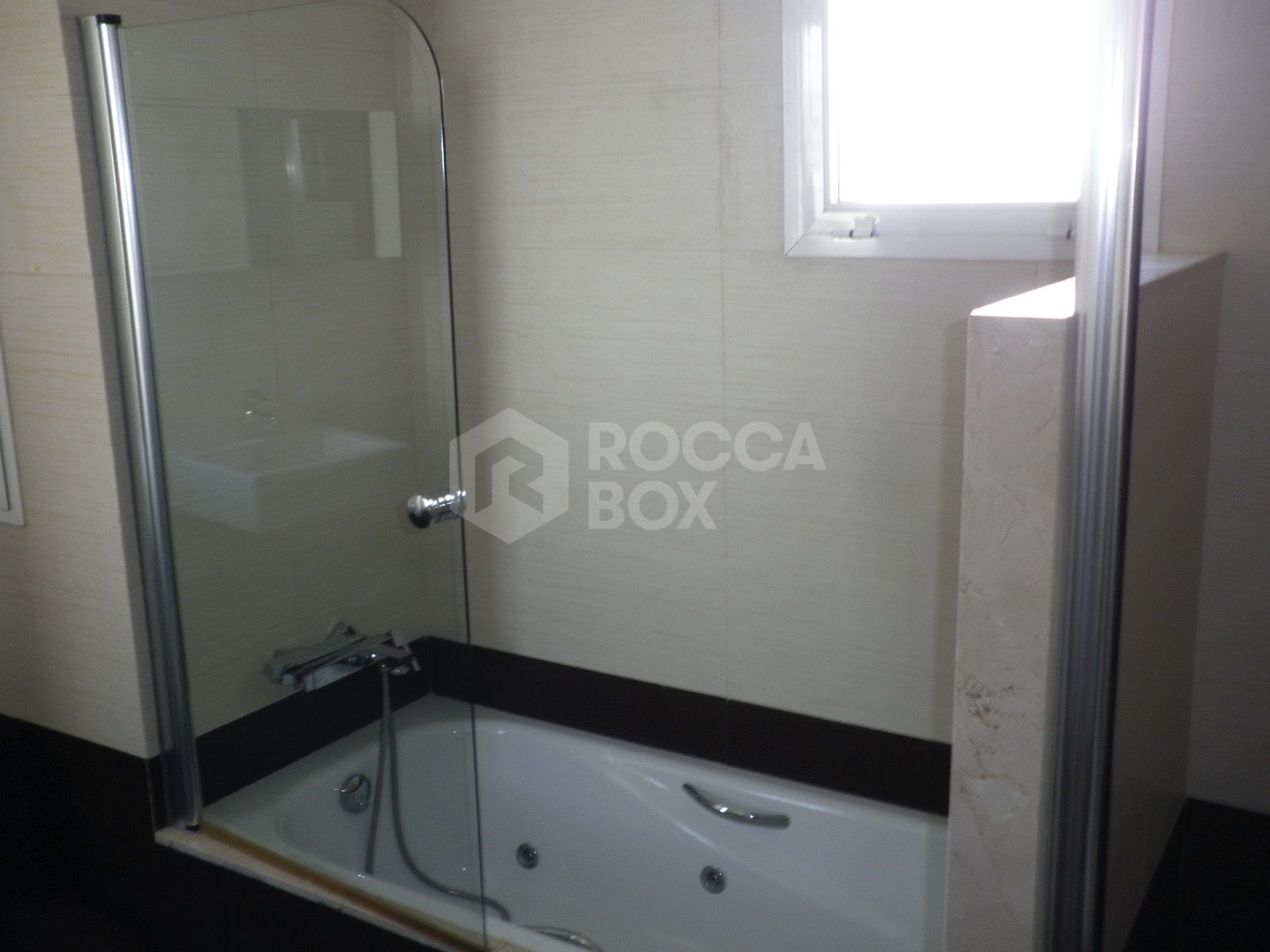 South-Facing Townhouse Near the Beach