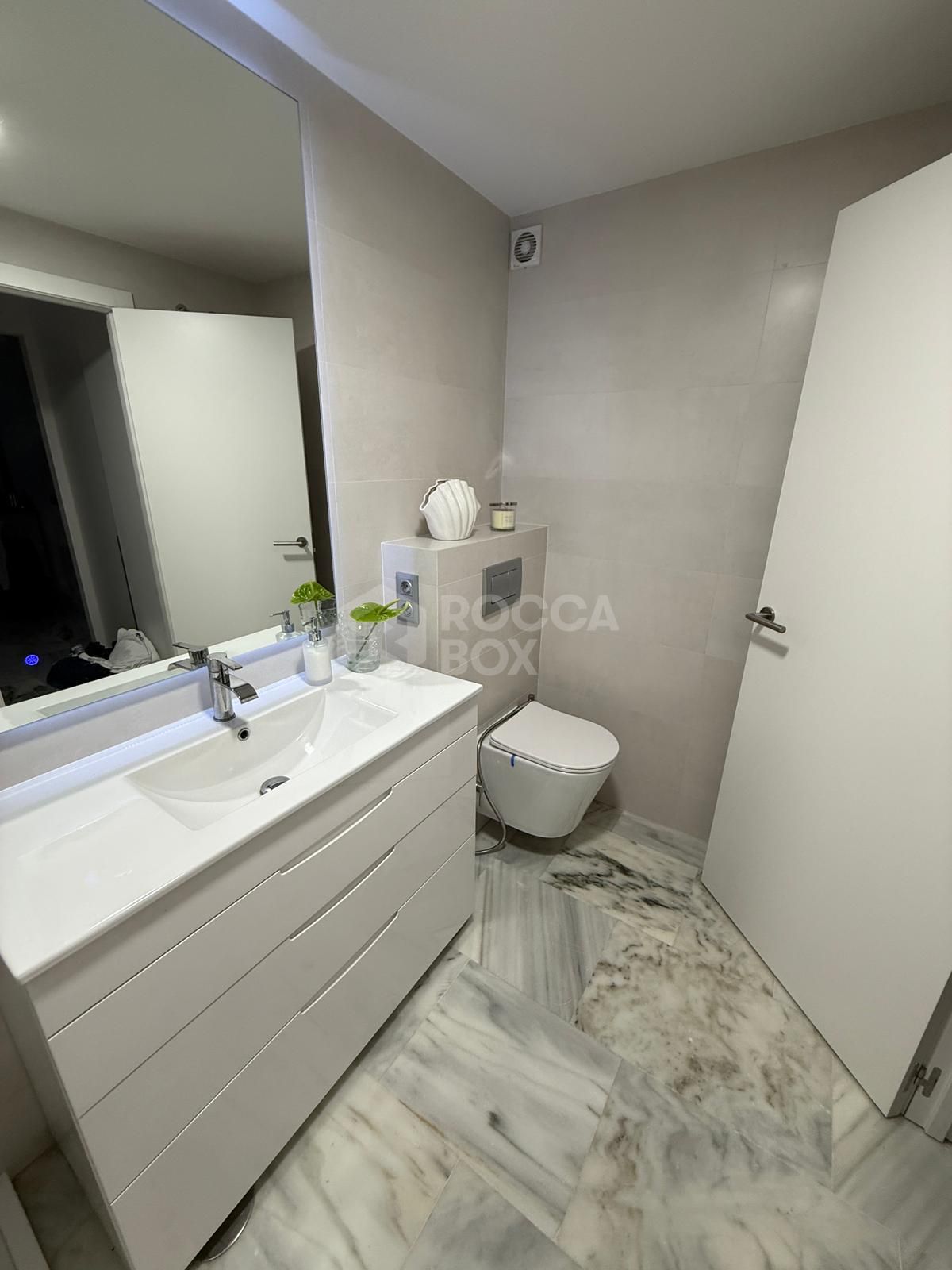 Elegant Renovated Apartment in Parque Botánico