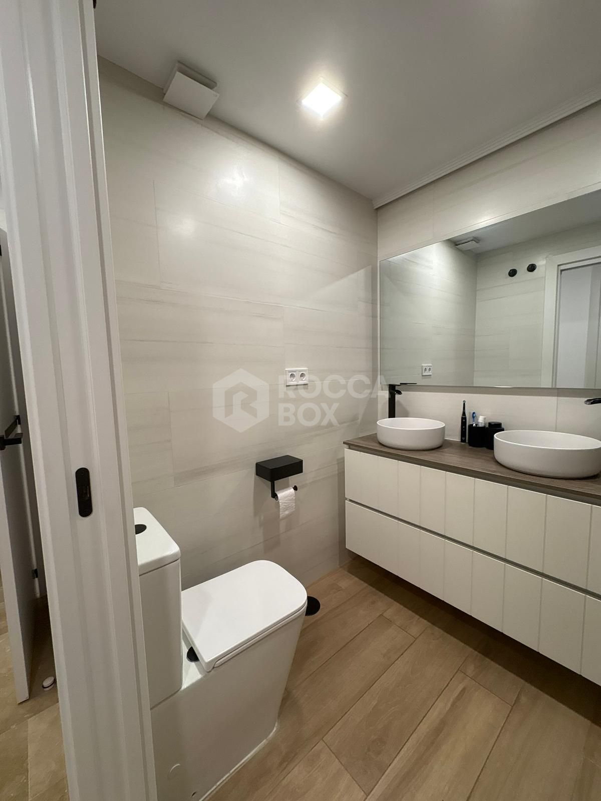 Spacious Ground-Floor Apartment