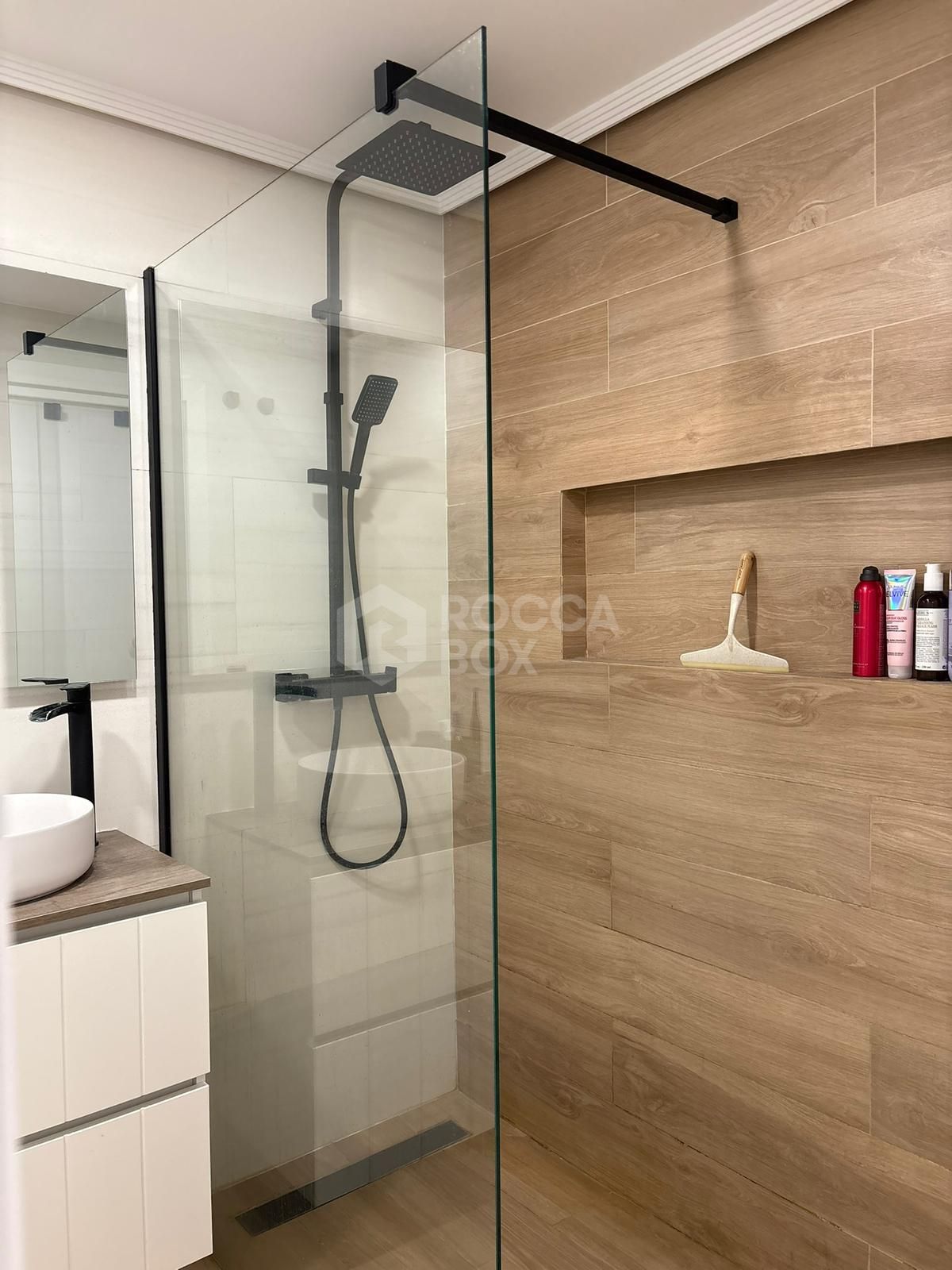 Spacious Ground-Floor Apartment