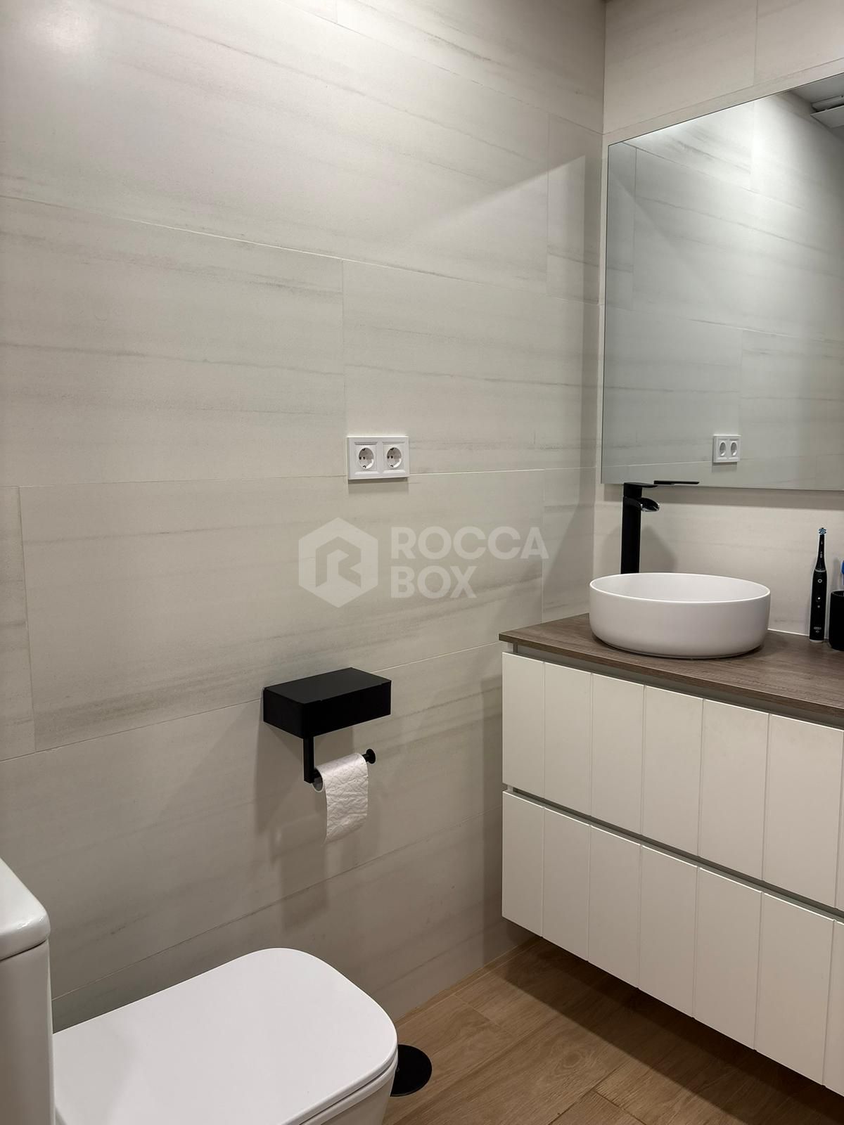 Spacious Ground-Floor Apartment