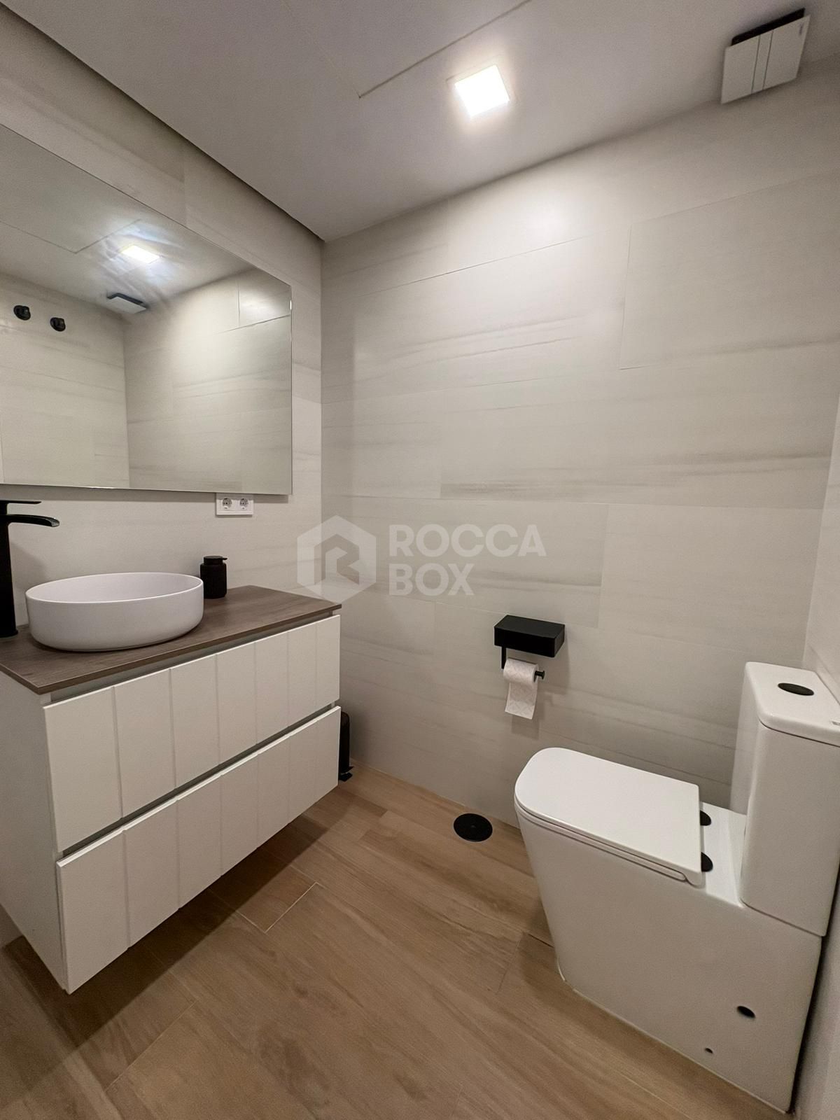 Spacious Ground-Floor Apartment