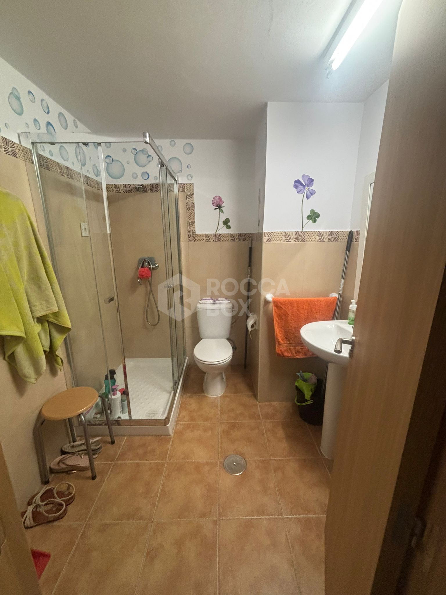 Prime Frontline Beach Apartment on Estepona's Serene Playa de Guadalobón