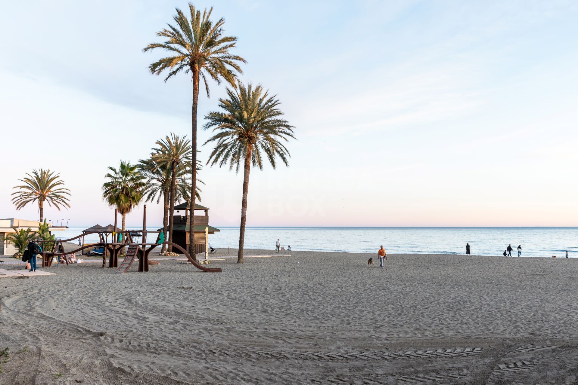 Apartment in the centre of Marbella, on the second line of the beach