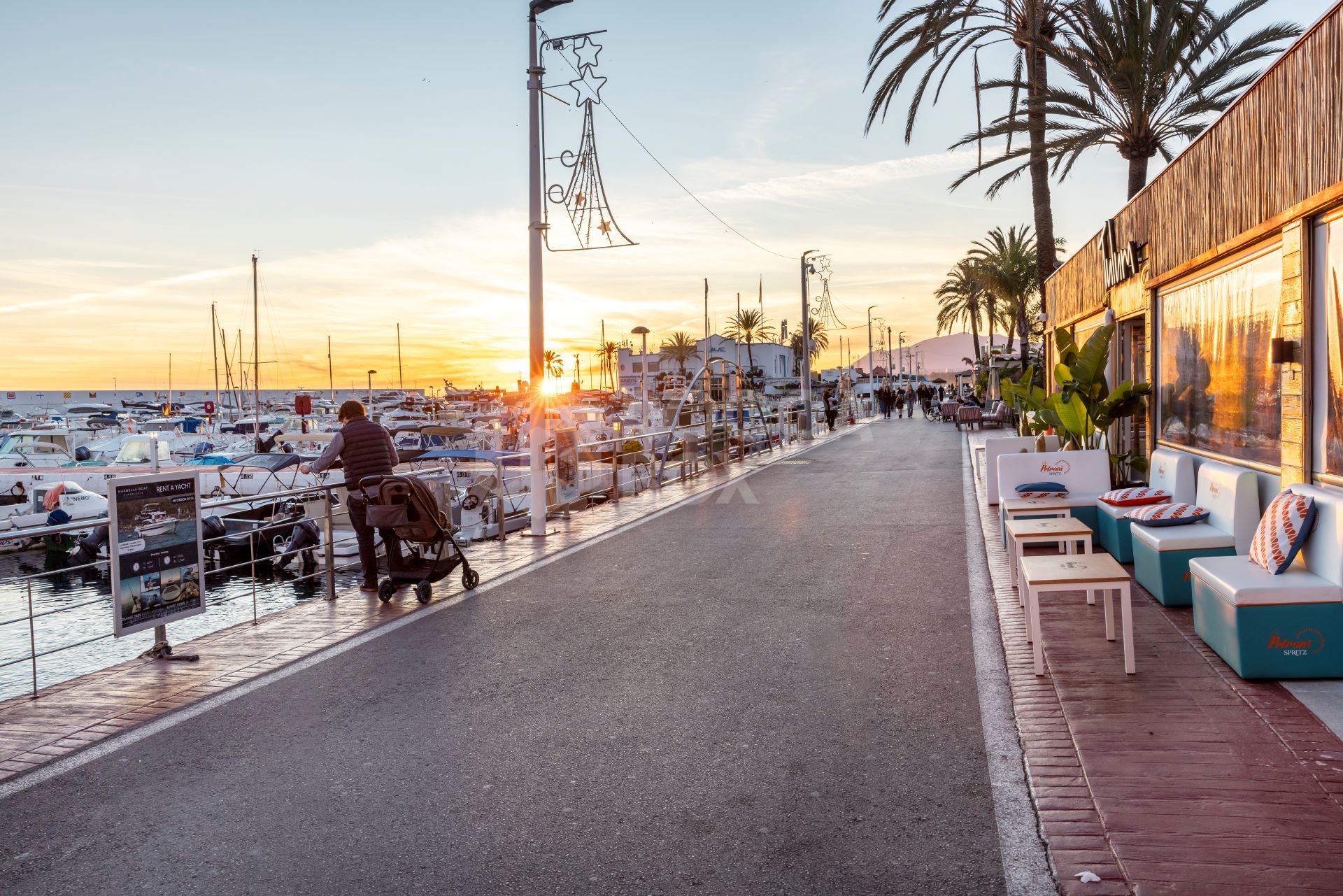 Apartment in the centre of Marbella, on the second line of the beach