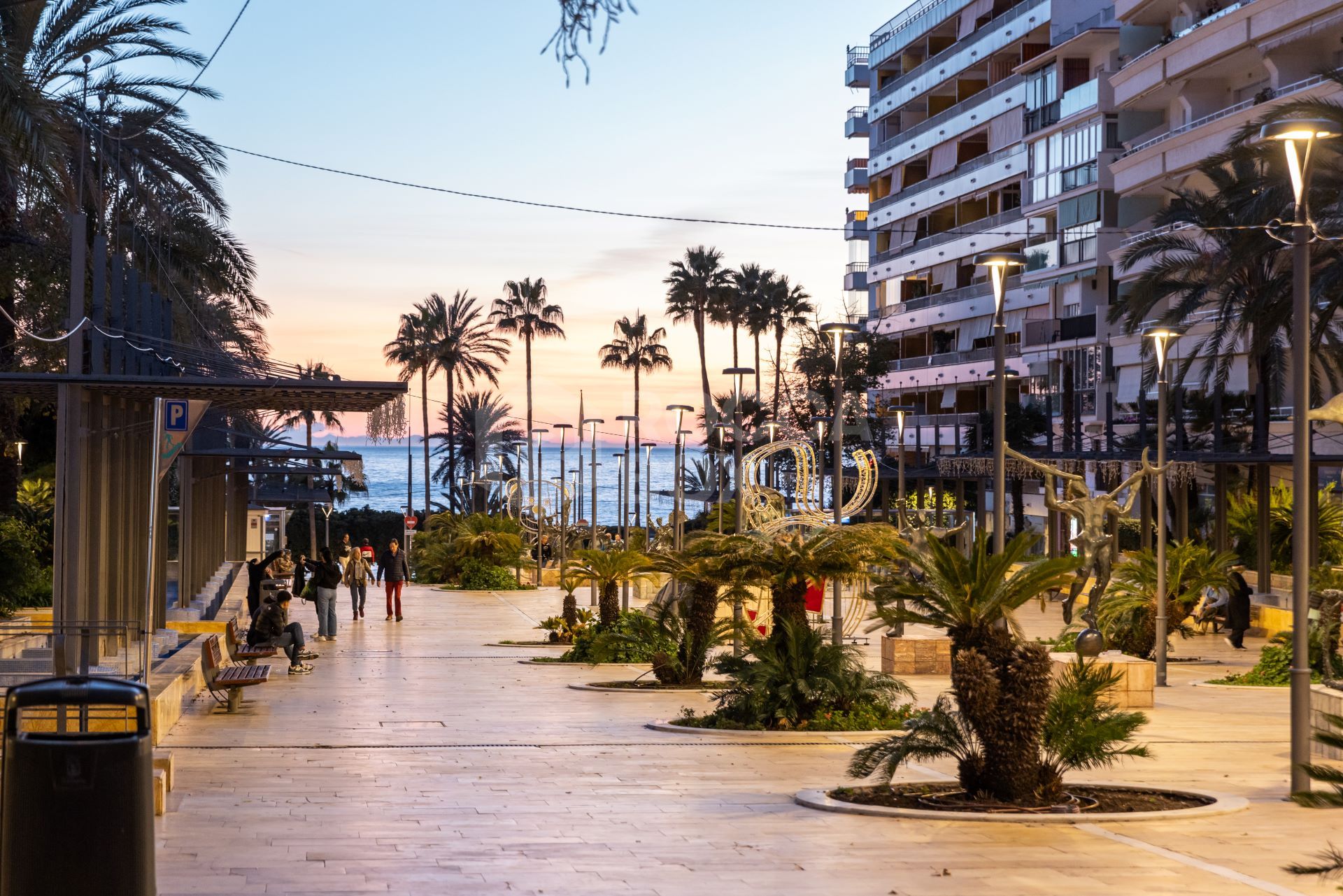 Apartment in the centre of Marbella, on the second line of the beach