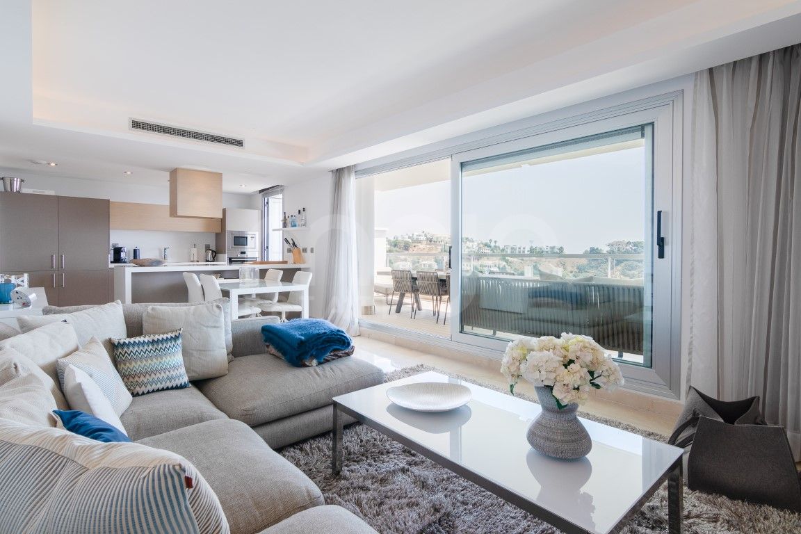 Fantastic 3 bedroom apartment with panoramic views