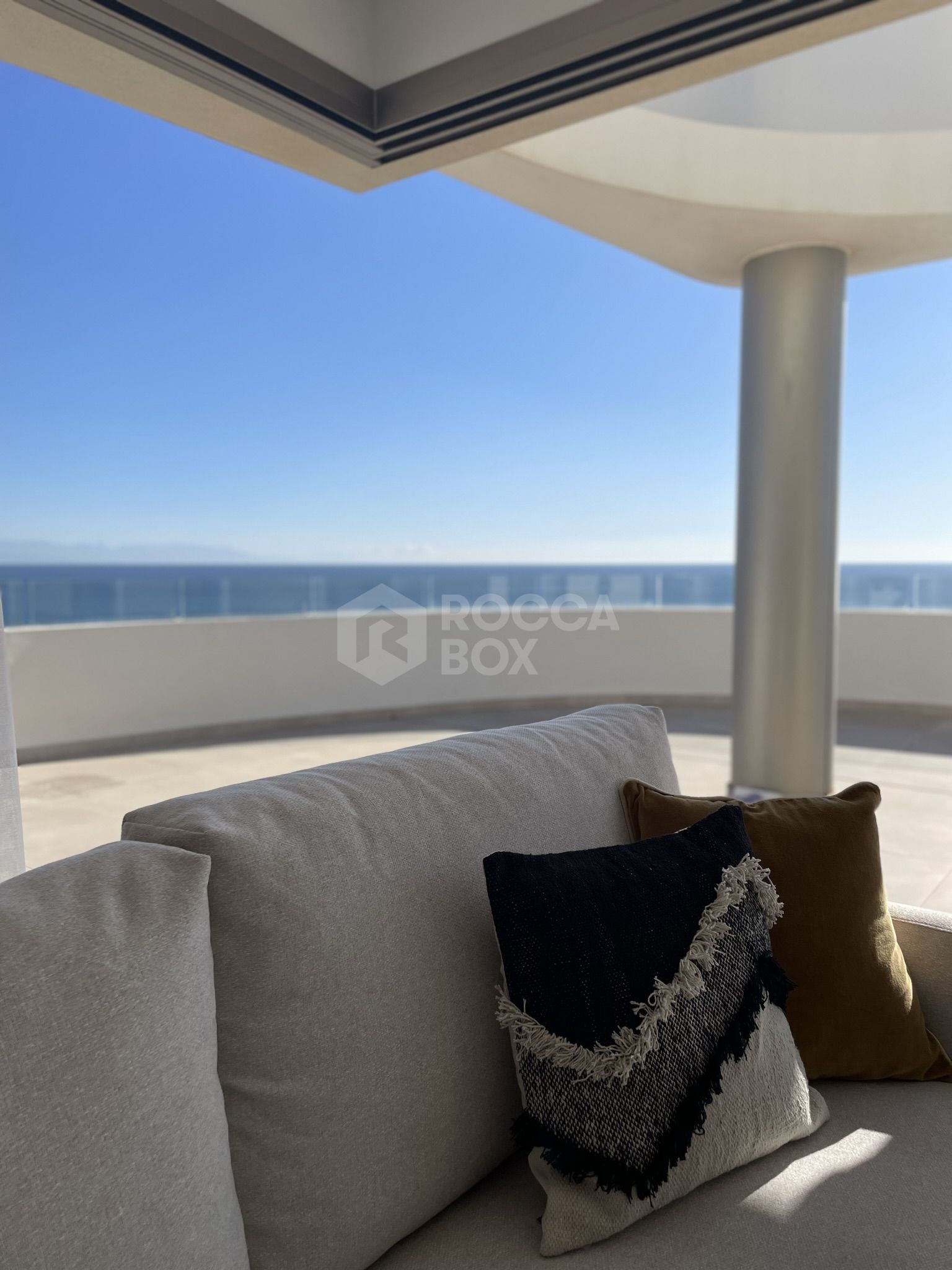 Extraordinary penthouse with seaview, walking distance to the beach