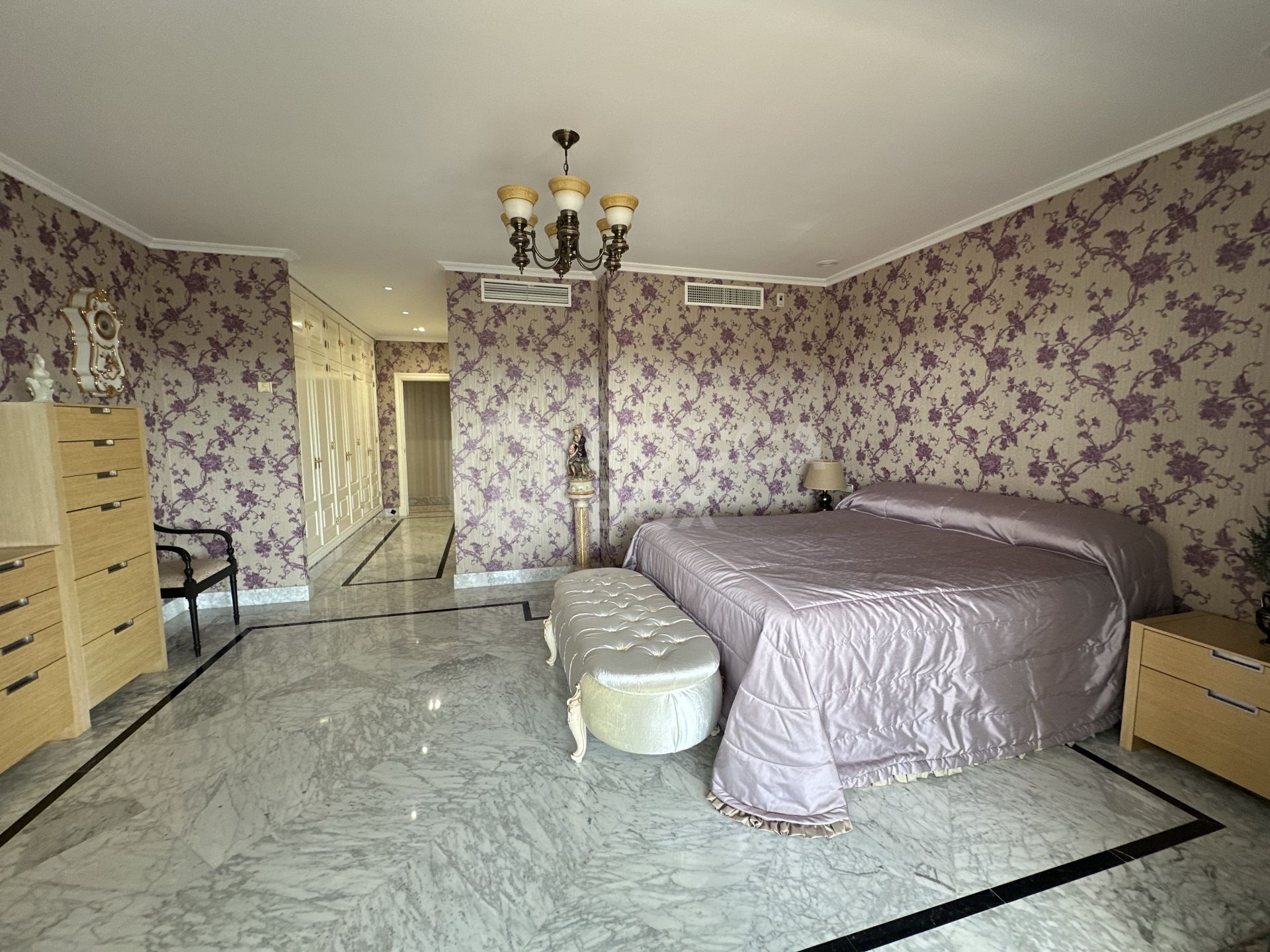 Apartment for sale in Marbella Golden Mile, Marbella