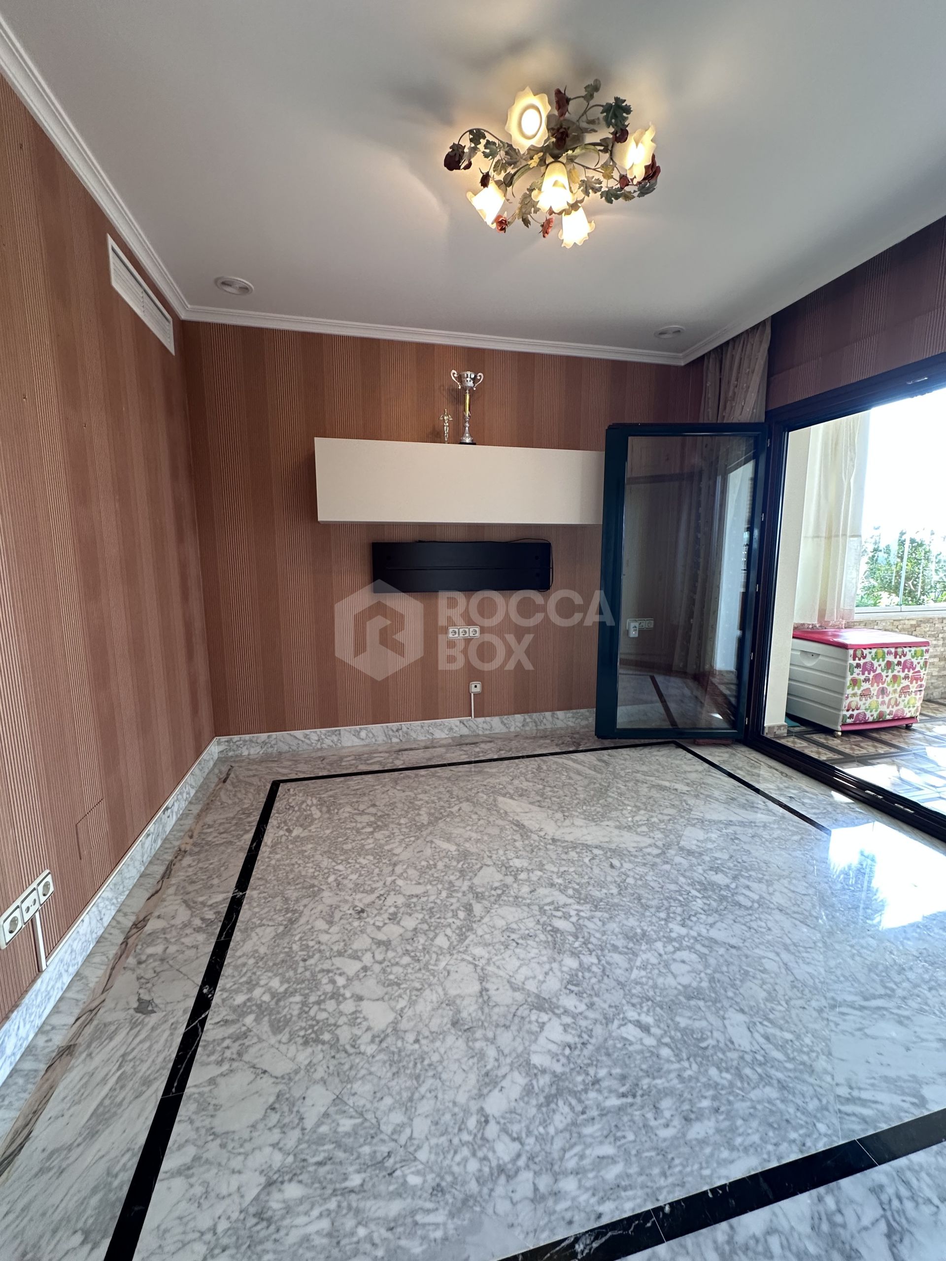 Apartment for sale in Marbella Golden Mile, Marbella