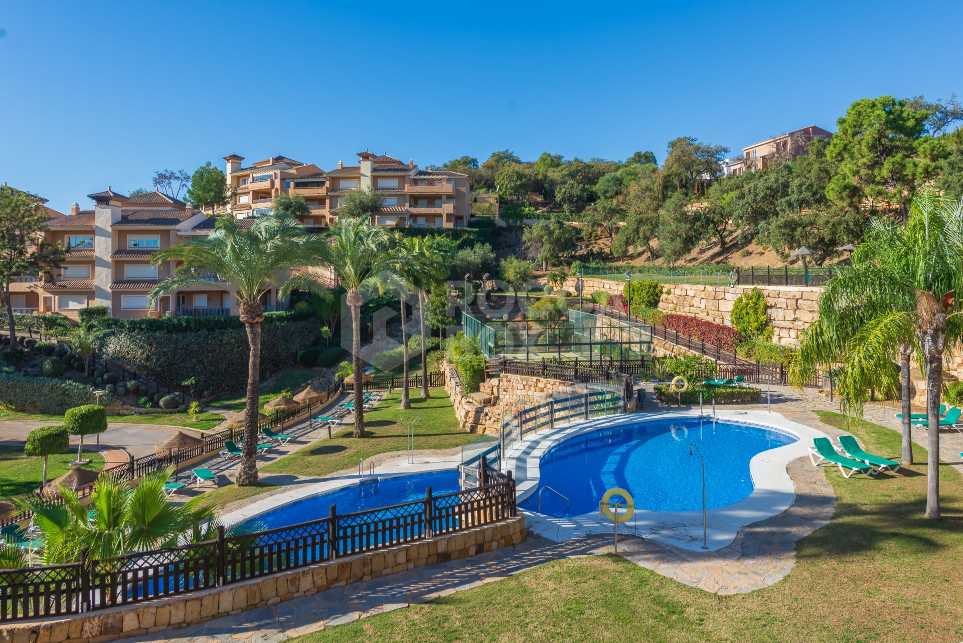 Exquisite Ground Floor Apartment with Panoramic Sea and Mountain Views in La Mairena