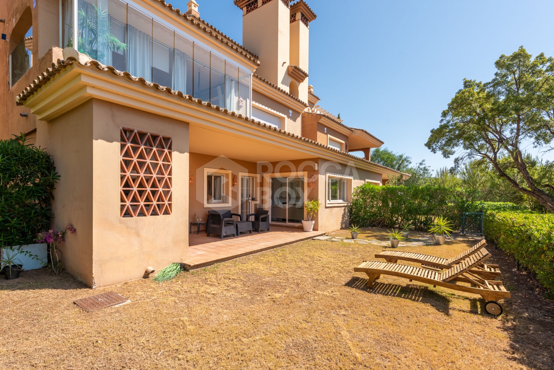 Exquisite Ground Floor Apartment with Panoramic Sea and Mountain Views in La Mairena