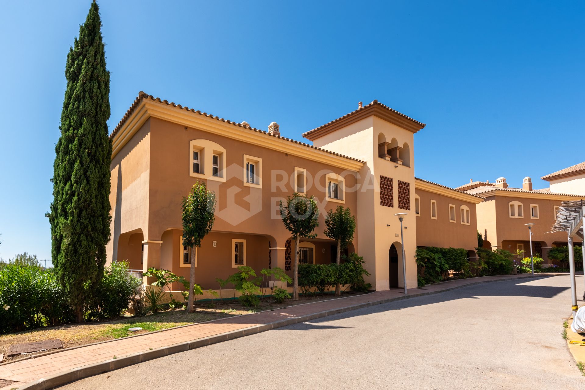 Exquisite Ground Floor Apartment with Panoramic Sea and Mountain Views in La Mairena