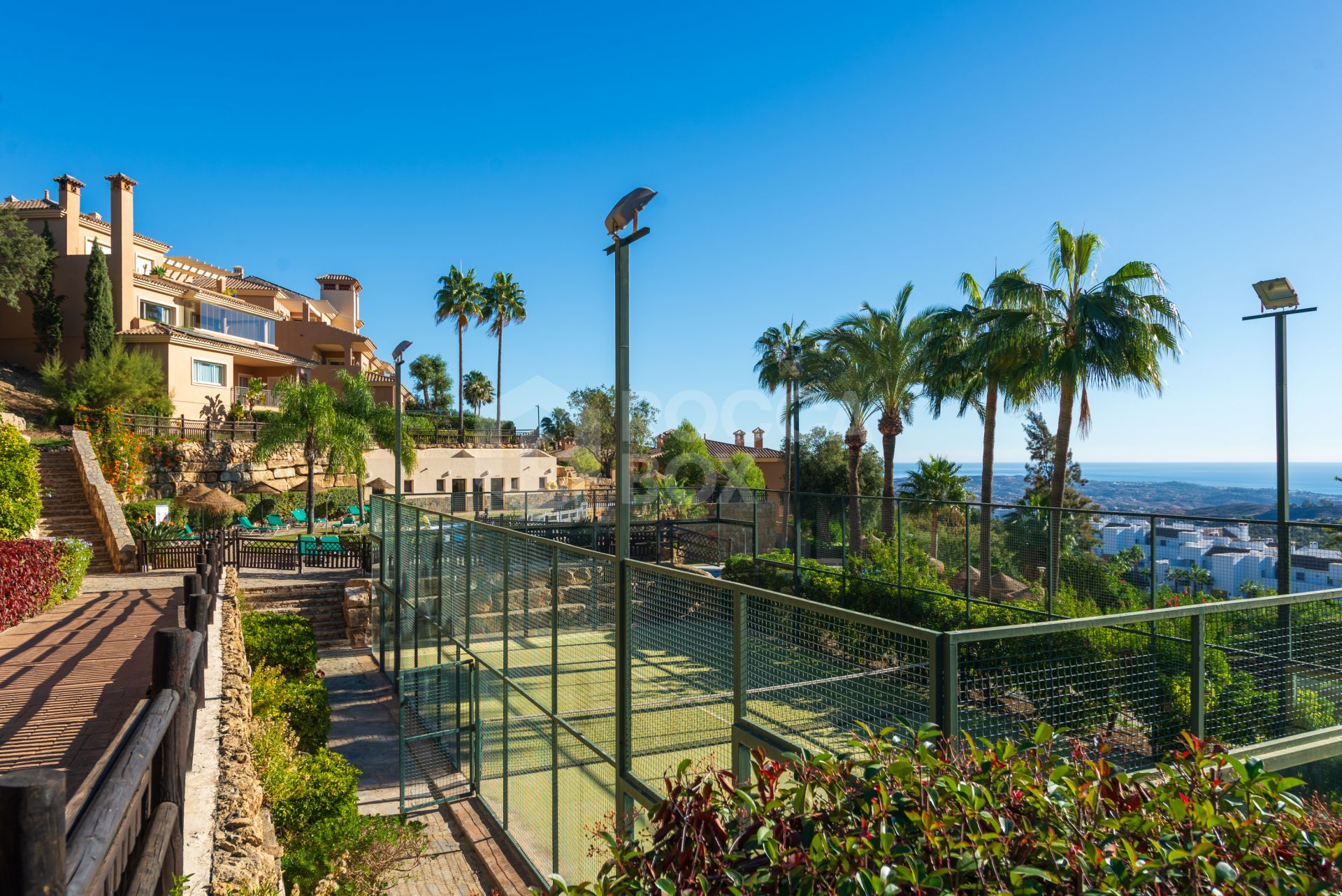 Exquisite Ground Floor Apartment with Panoramic Sea and Mountain Views in La Mairena