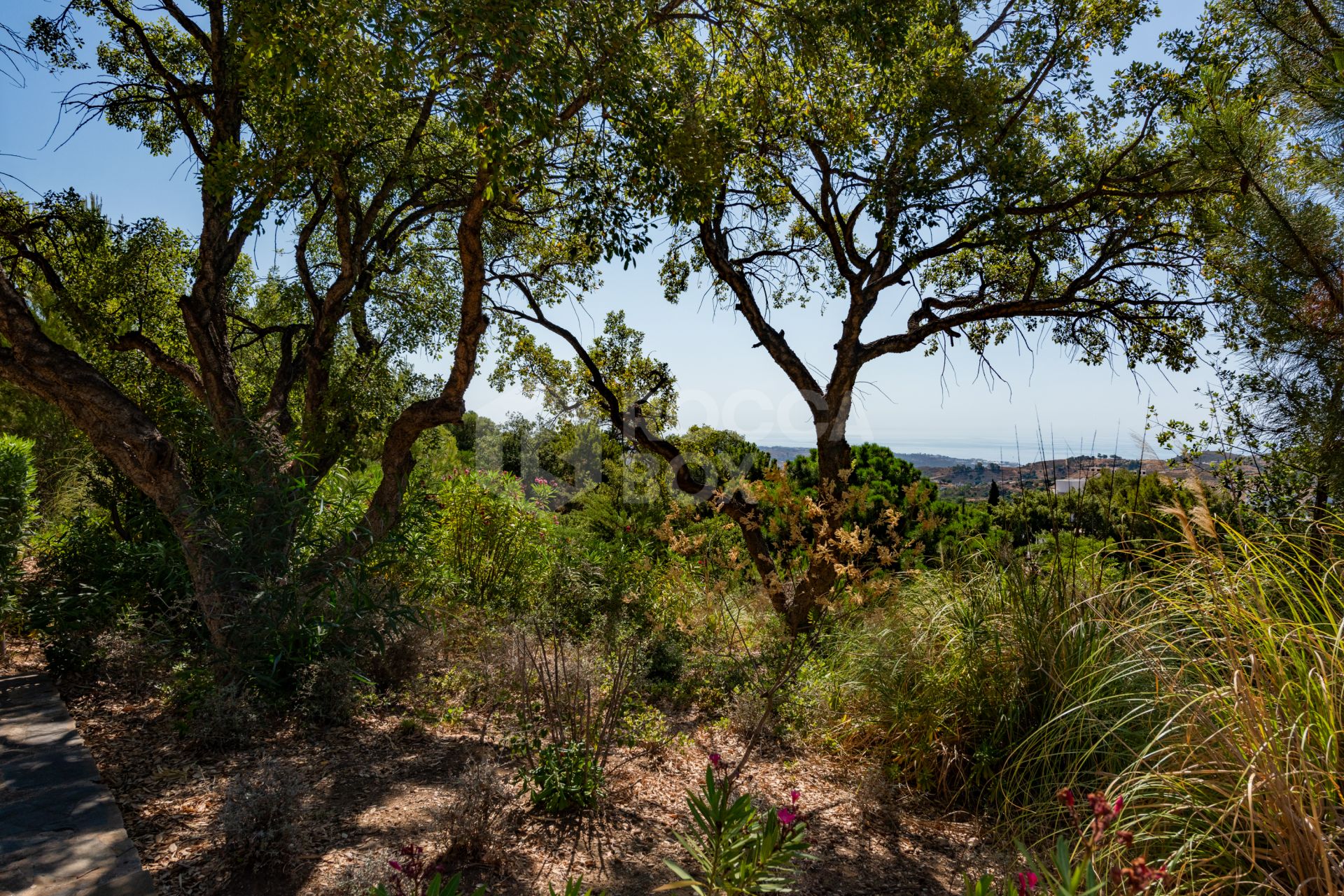 Exquisite Ground Floor Apartment with Panoramic Sea and Mountain Views in La Mairena