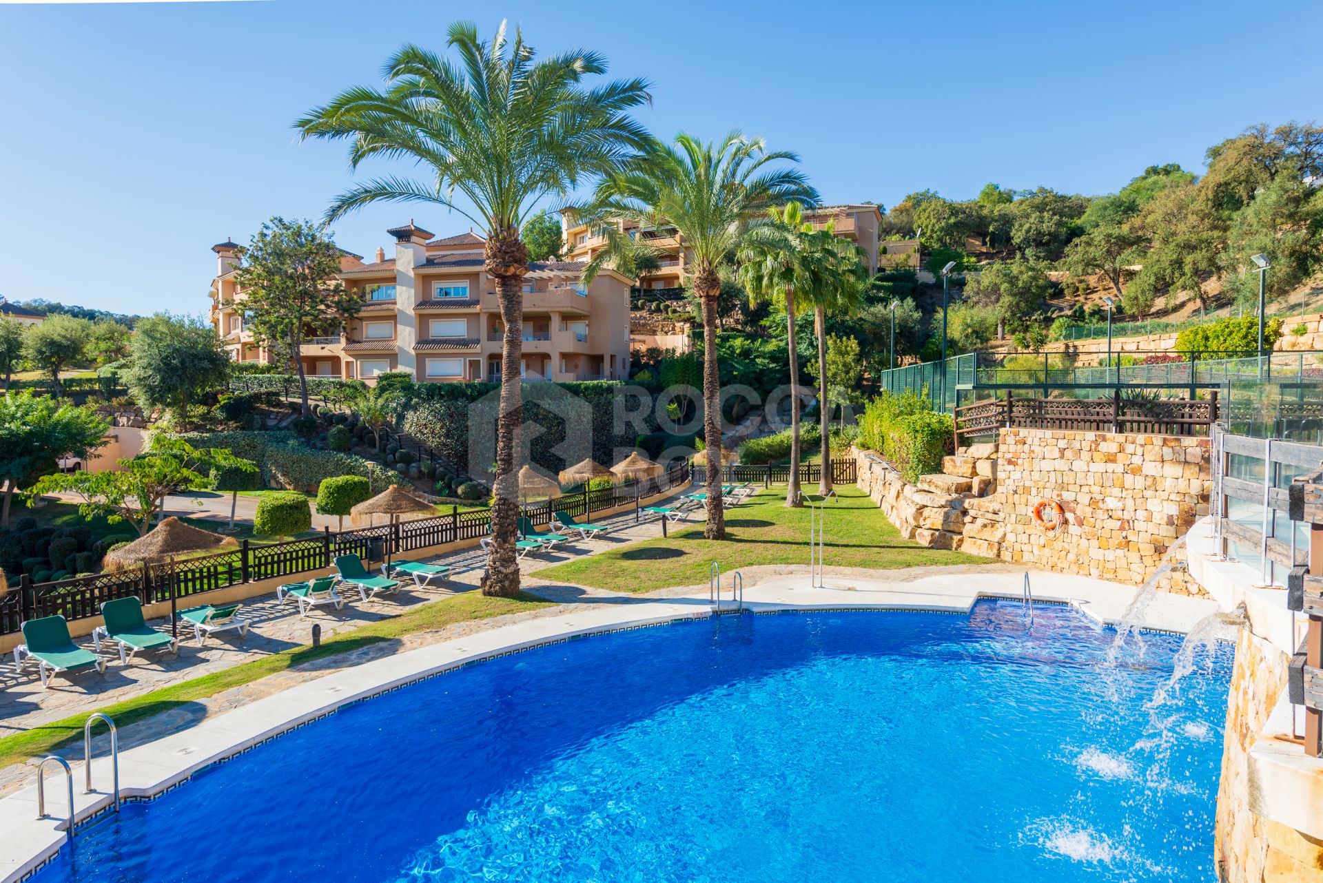 Exquisite Ground Floor Apartment with Panoramic Sea and Mountain Views in La Mairena