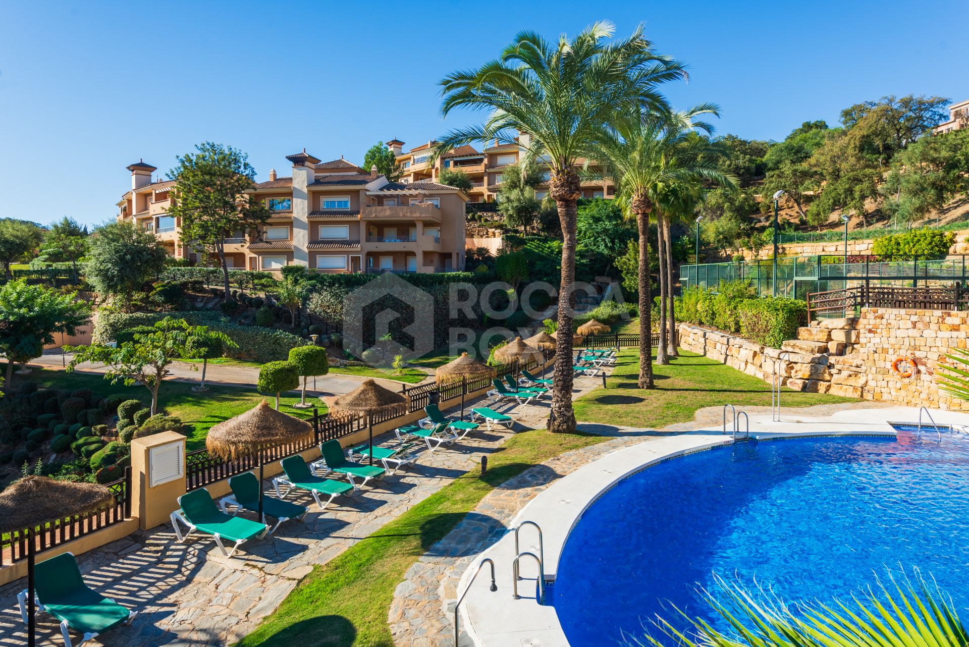 Exquisite Ground Floor Apartment with Panoramic Sea and Mountain Views in La Mairena