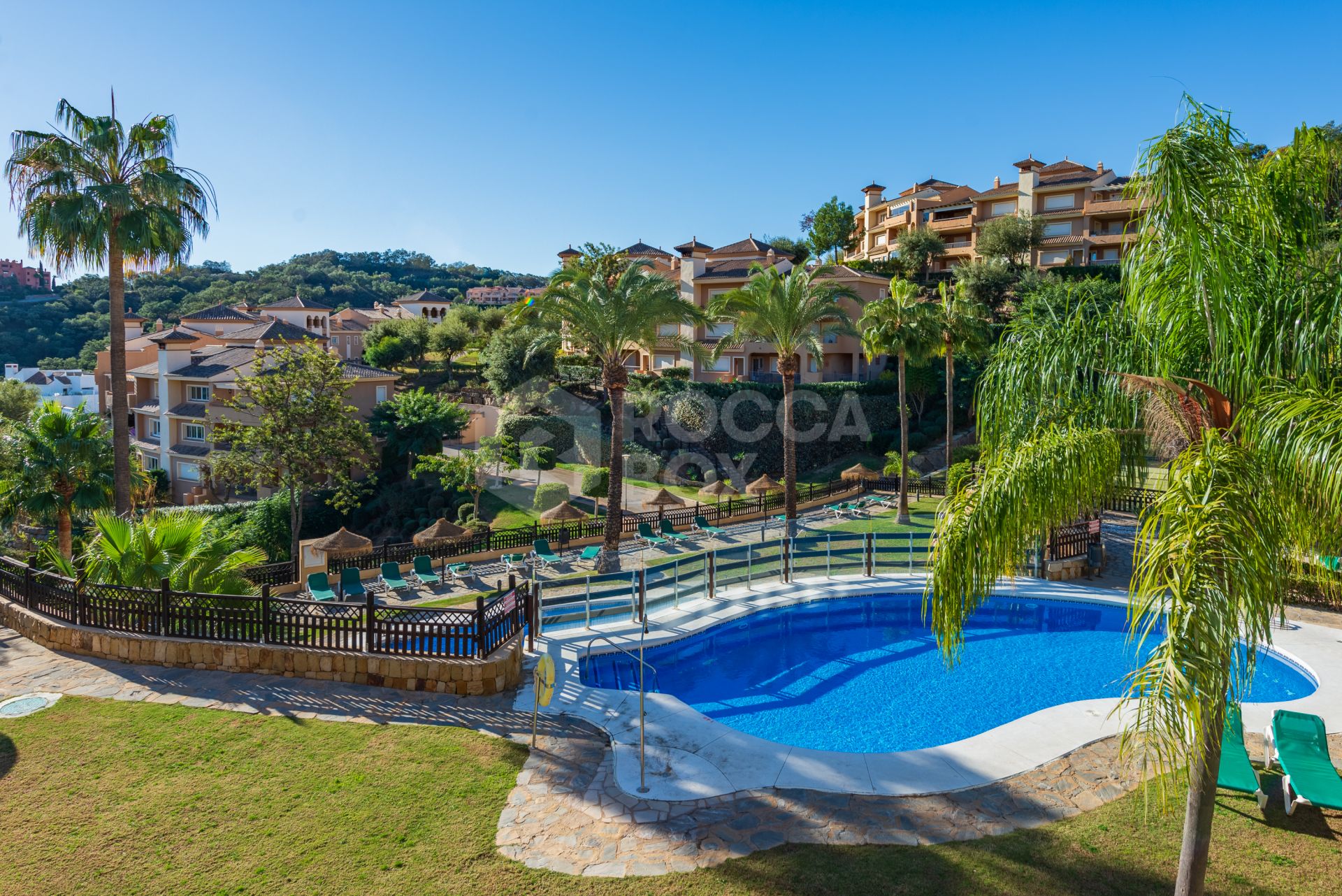 Exquisite Ground Floor Apartment with Panoramic Sea and Mountain Views in La Mairena