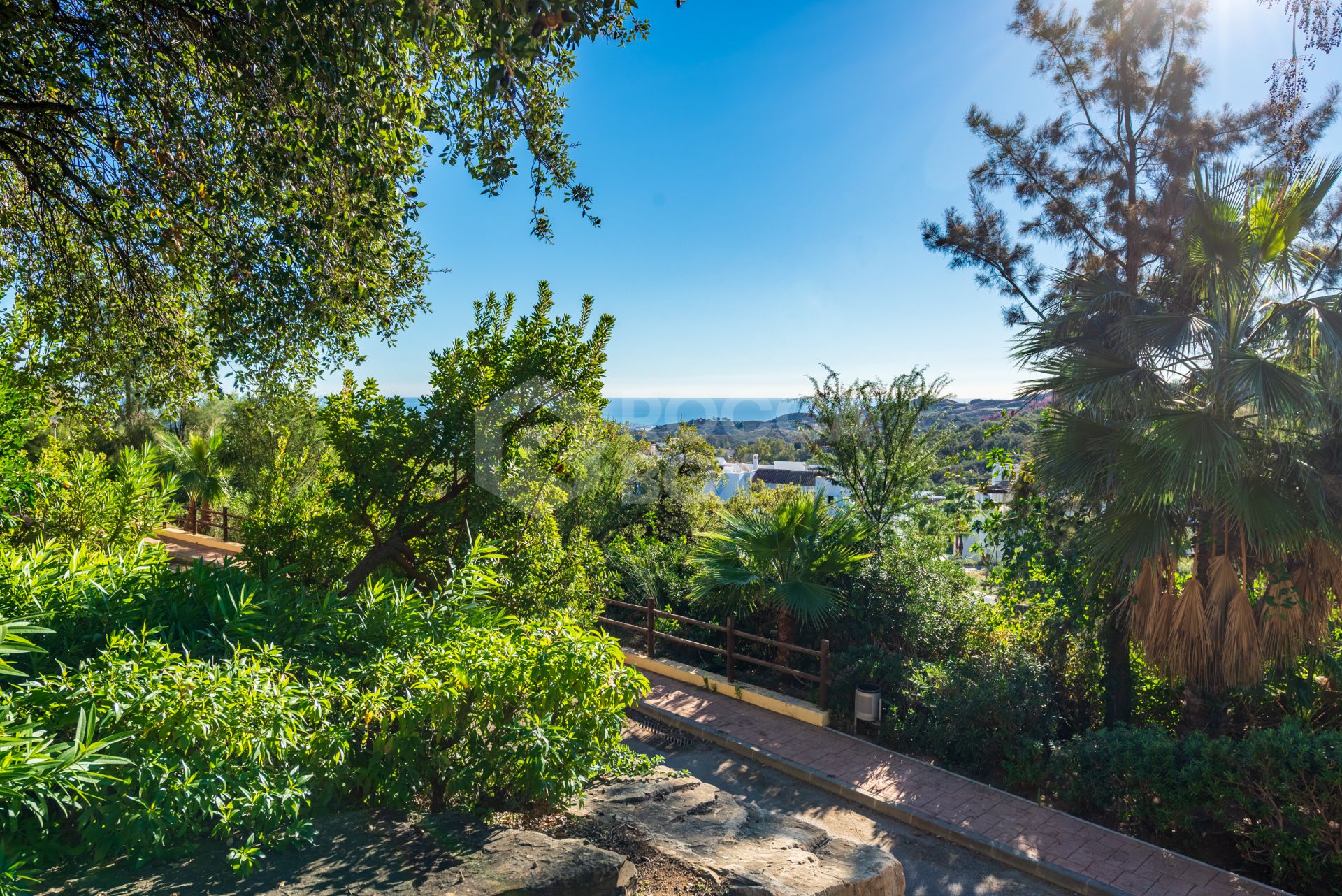 Exquisite Ground Floor Apartment with Panoramic Sea and Mountain Views in La Mairena