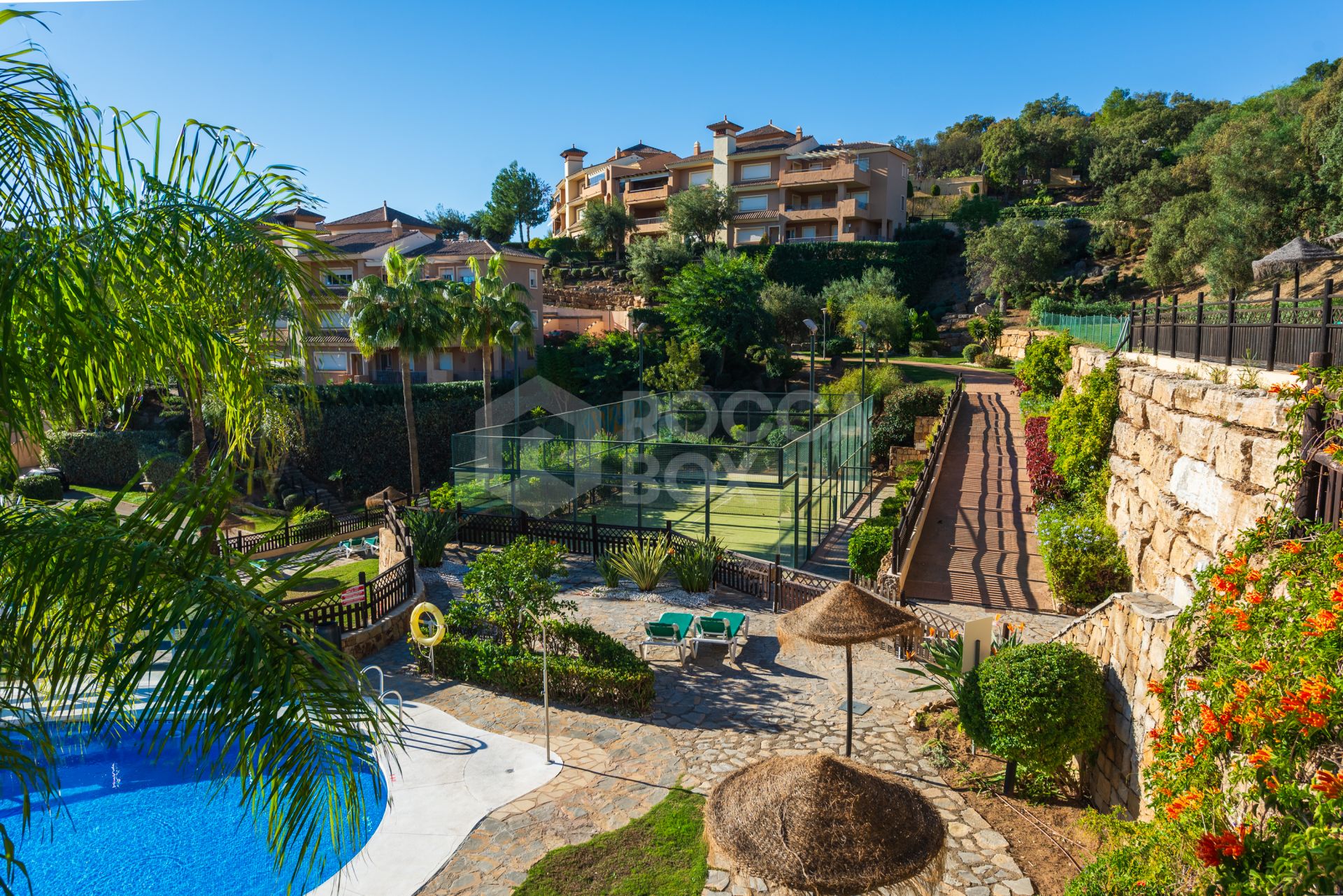 Exquisite Ground Floor Apartment with Panoramic Sea and Mountain Views in La Mairena