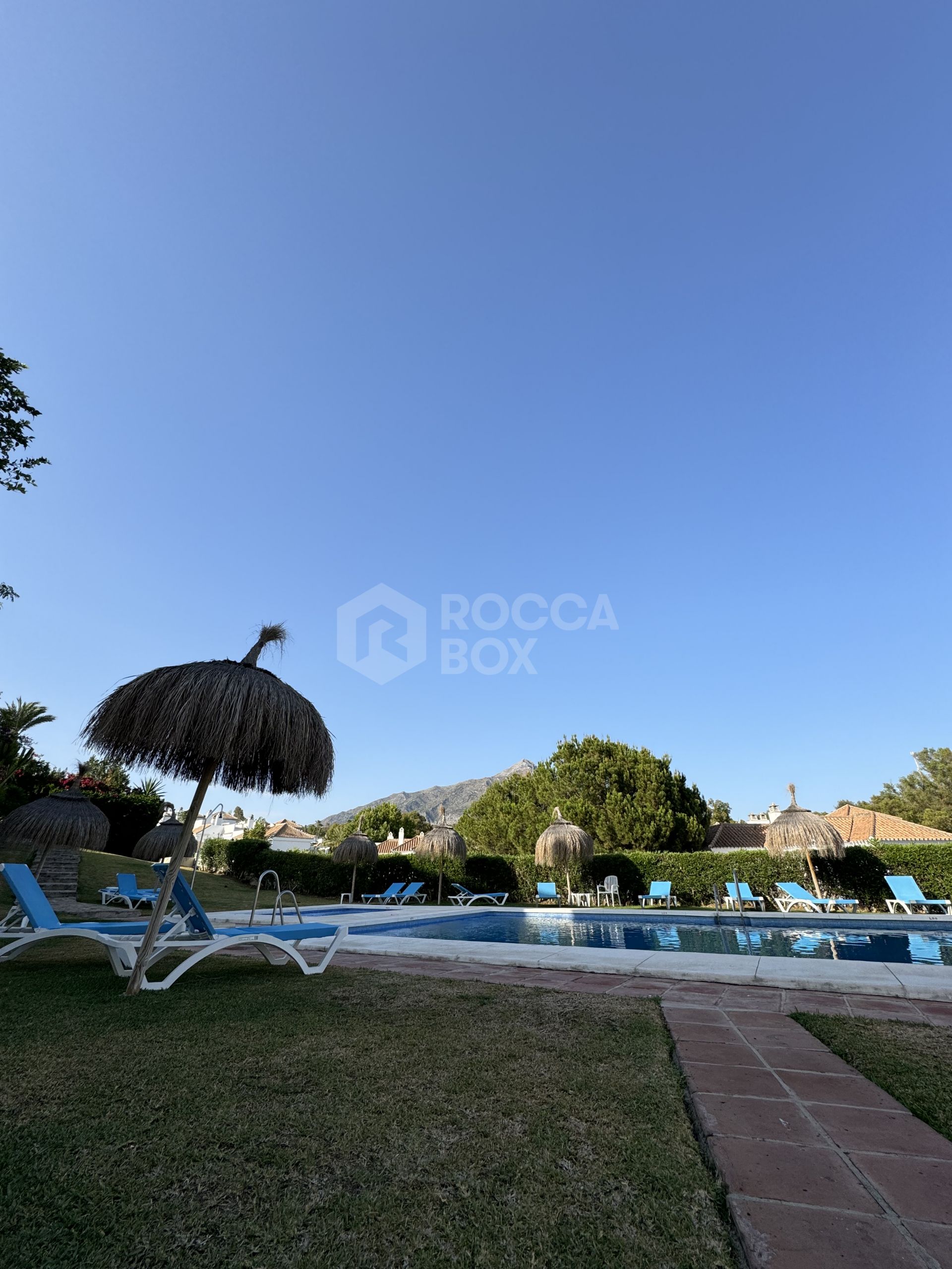 Charming Townhouse for Rent in El Naranjal Nueva Andalucía